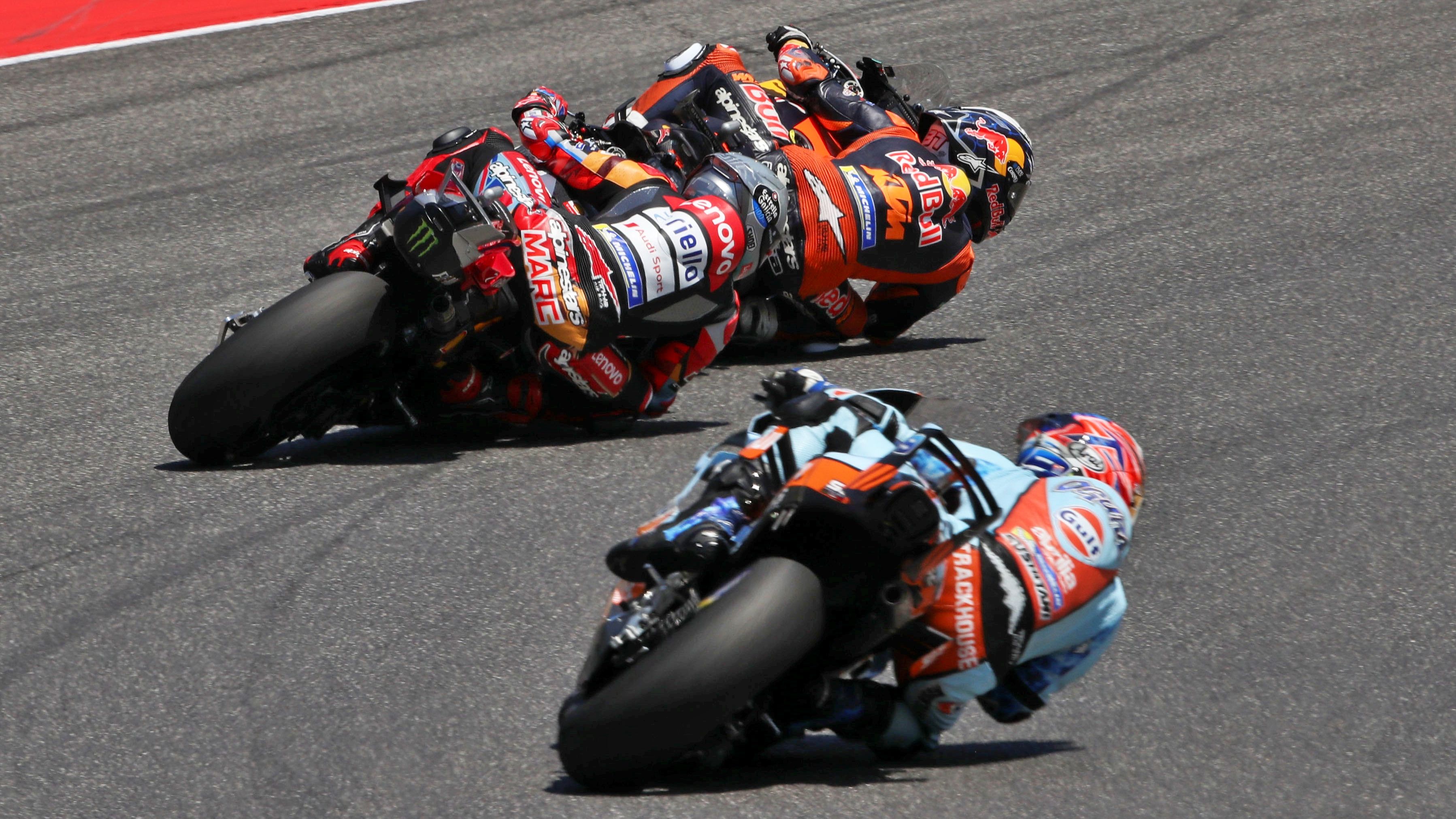 Ai Ogura persiguiendo a Marc Márquez y Pedro Acosta, MotoGP Mugello 2026