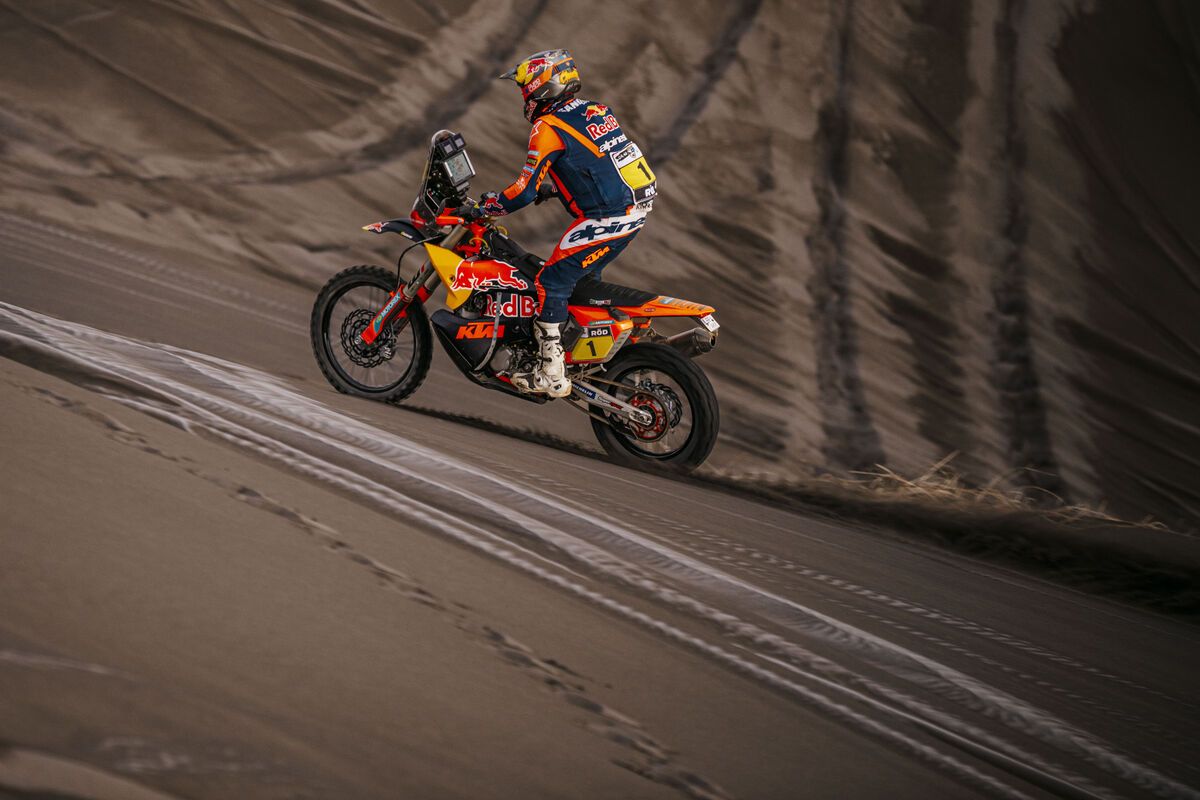 Desafio Ruta 40. Daniel Sanders (KTM) impone su ley. Schareina (2º), Canet (7º) y Santolino (16º)