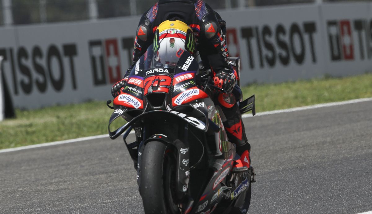 Marco Bezzecchi tras cruzar la meta de Mugello como ganador