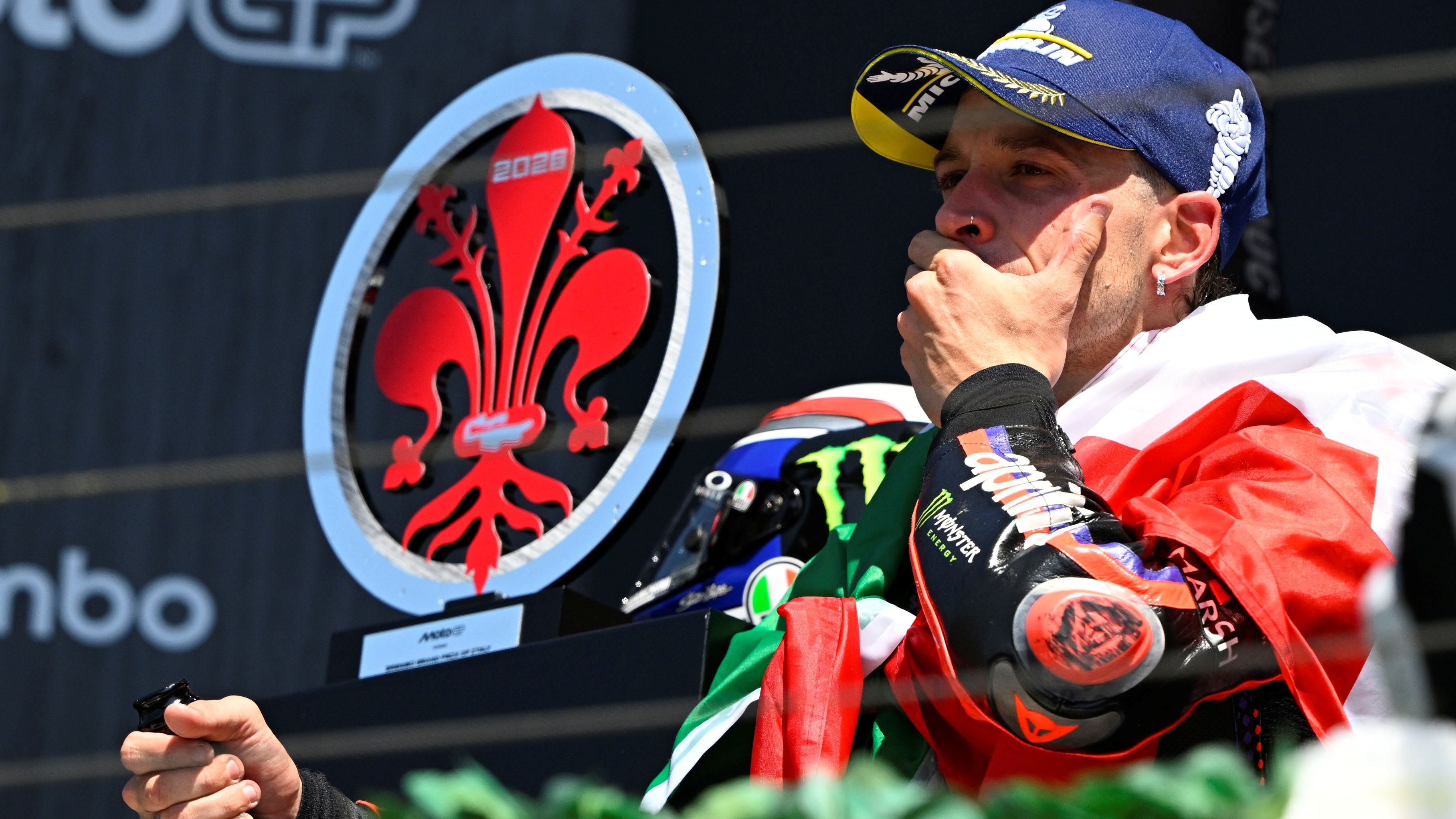 Marco Bezzecchi no puede contener las lágrimas tras ganar en Mugello