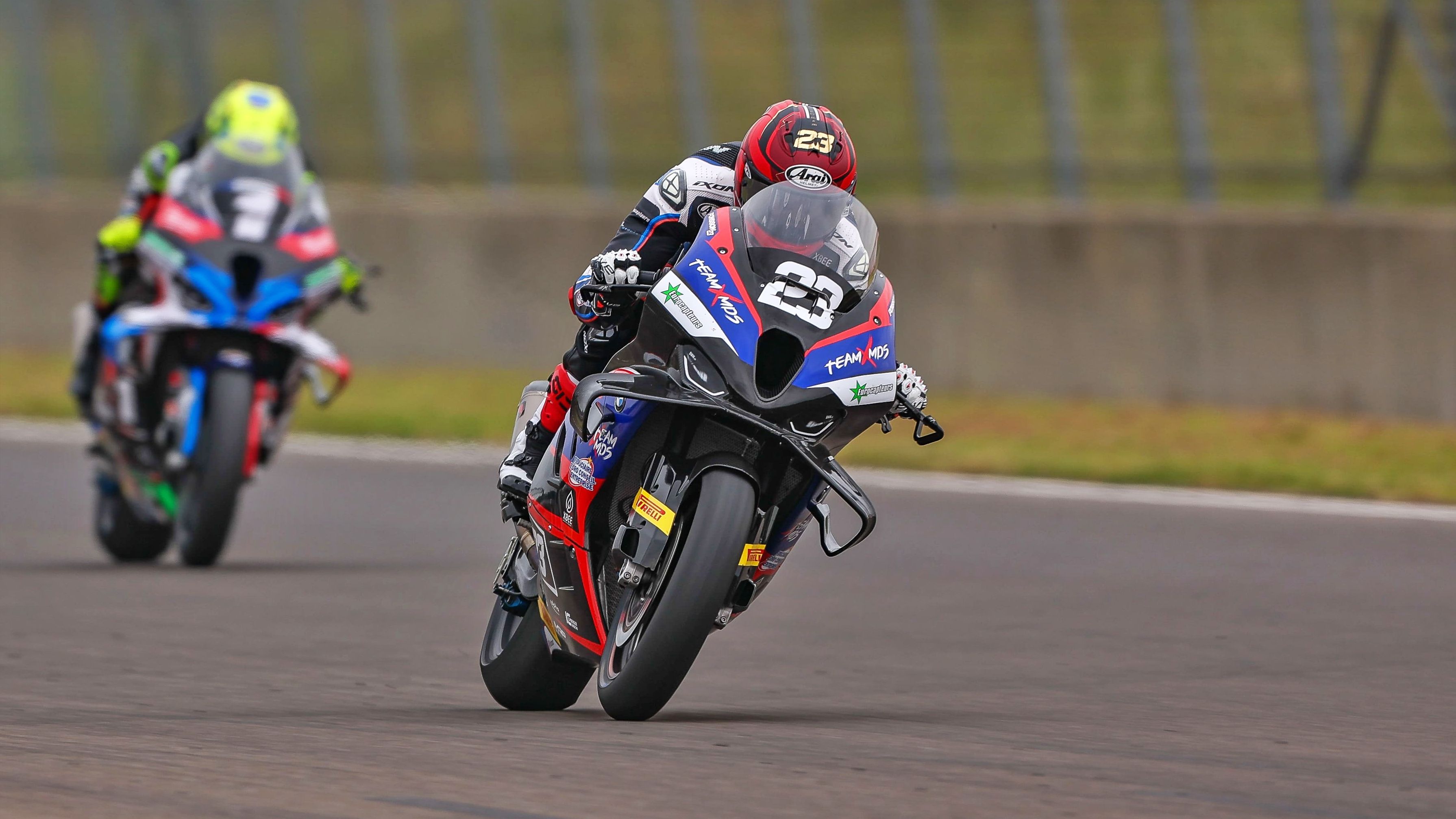 Chris Ponsson ha arrasado en Nogaro y se pone al mando del FSBK 2026