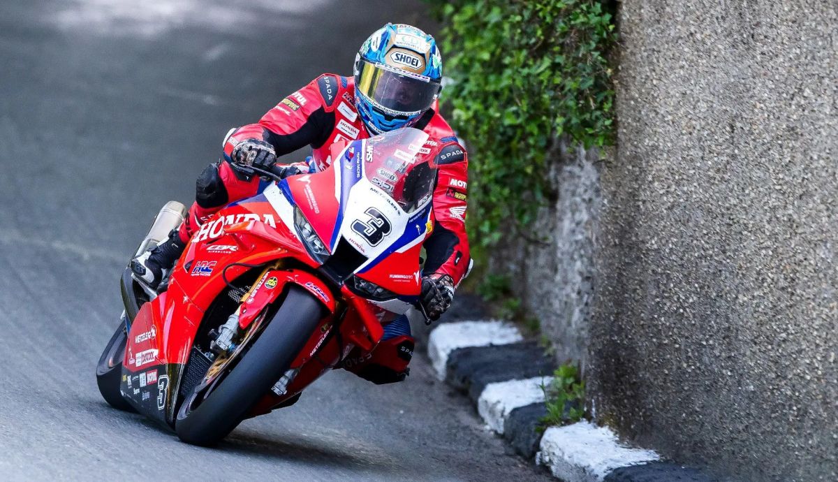 Dean Harrison lideraba con autoridad el Senior TT hasta la bandera roja