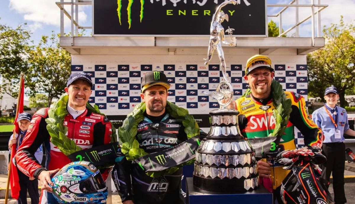 Michael Dunlop, Dean Harrison y Peter Hickman repitieron el podio de Supersport en el IOMTT 2026