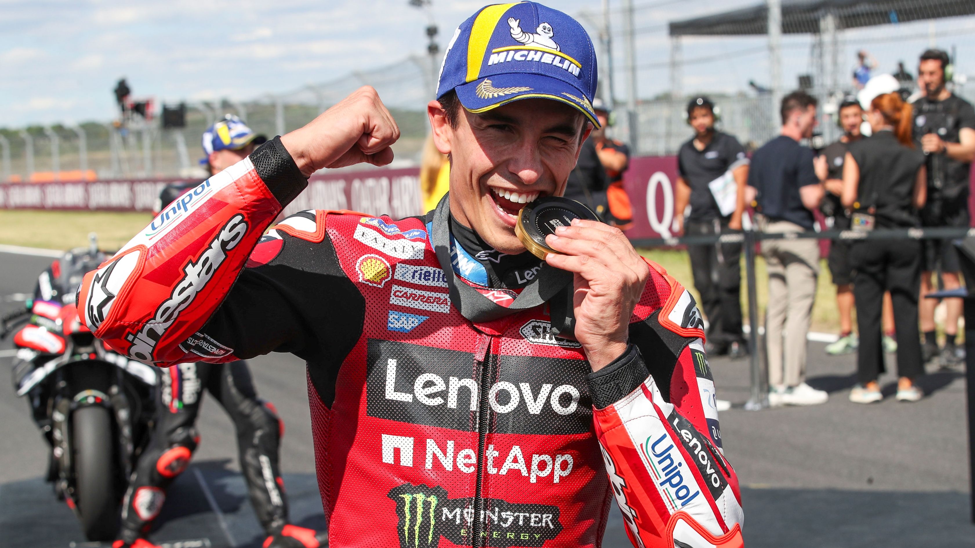 Marc Márquez celebra su victoria en el Sprint de Balaton Park