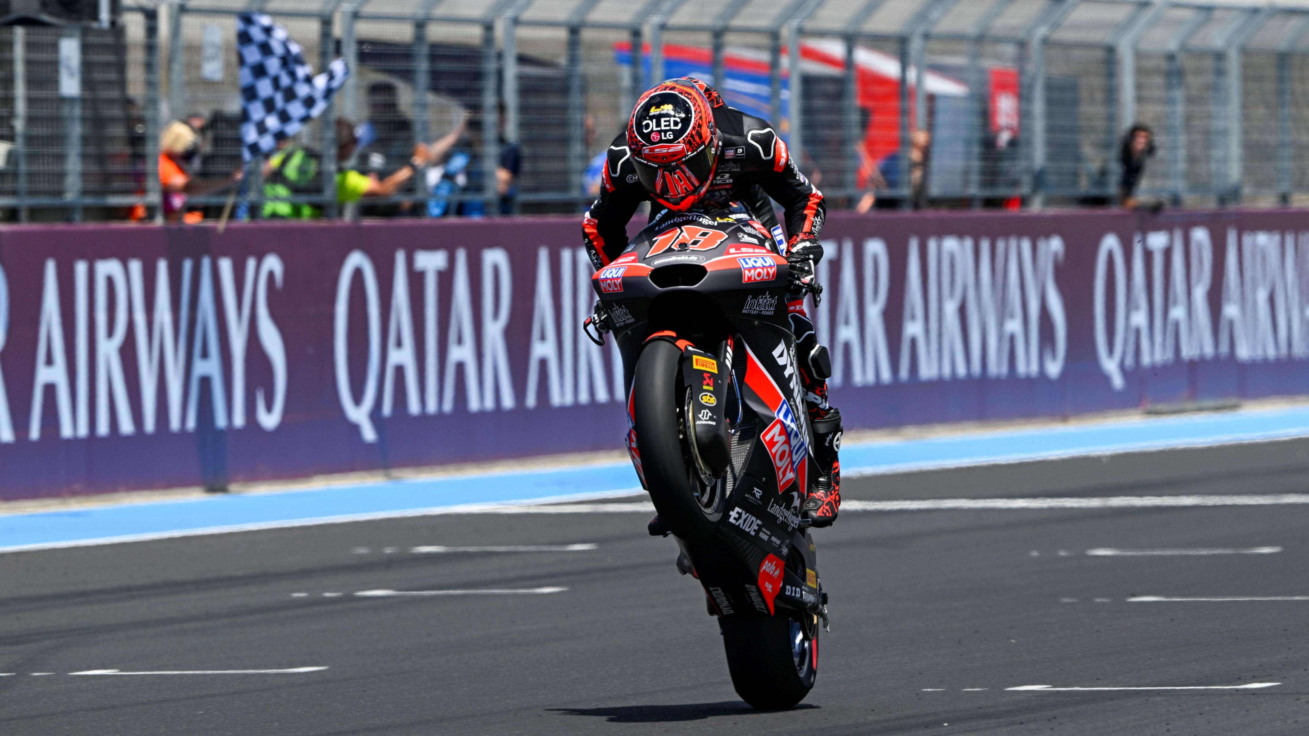 Manu González celebra su tercera victoria seguida, Moto2 Hungría 2026