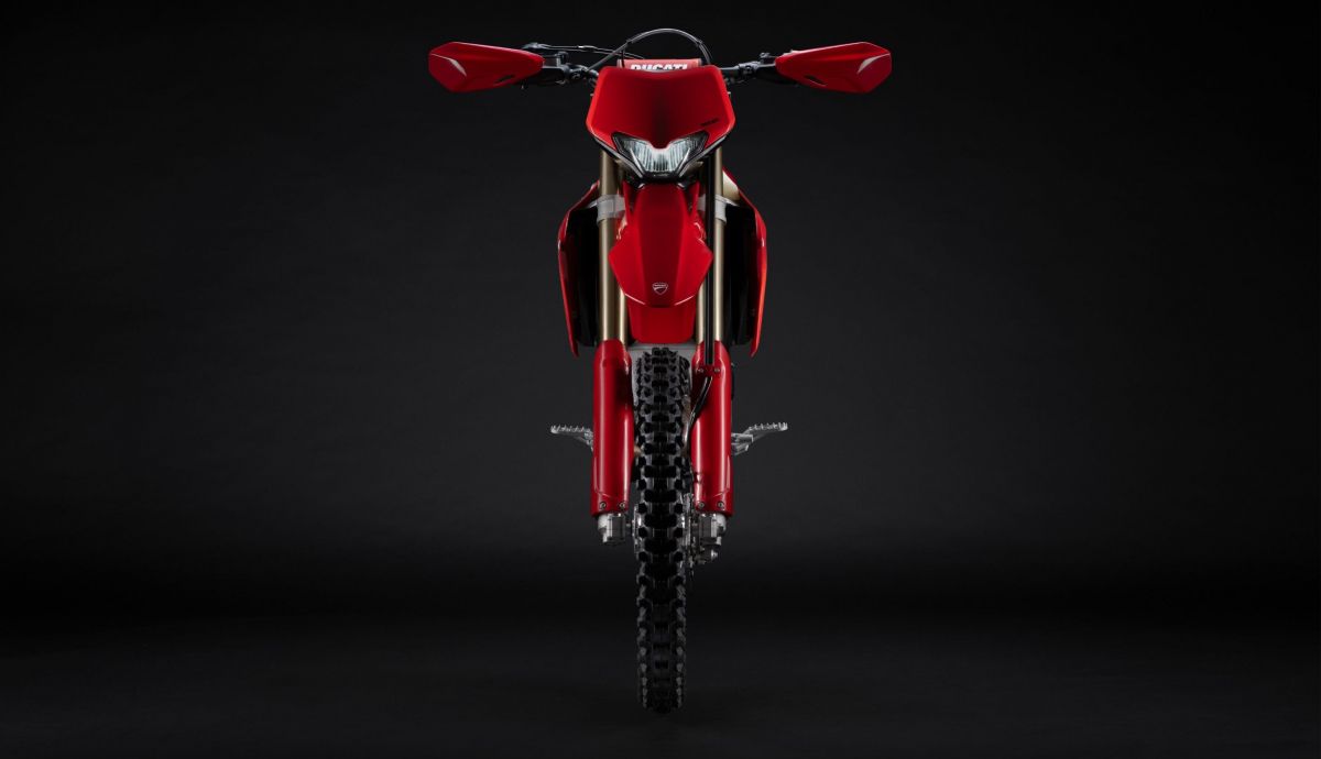 MY27 DESMO450EDS STUDIO 8 (Grande)