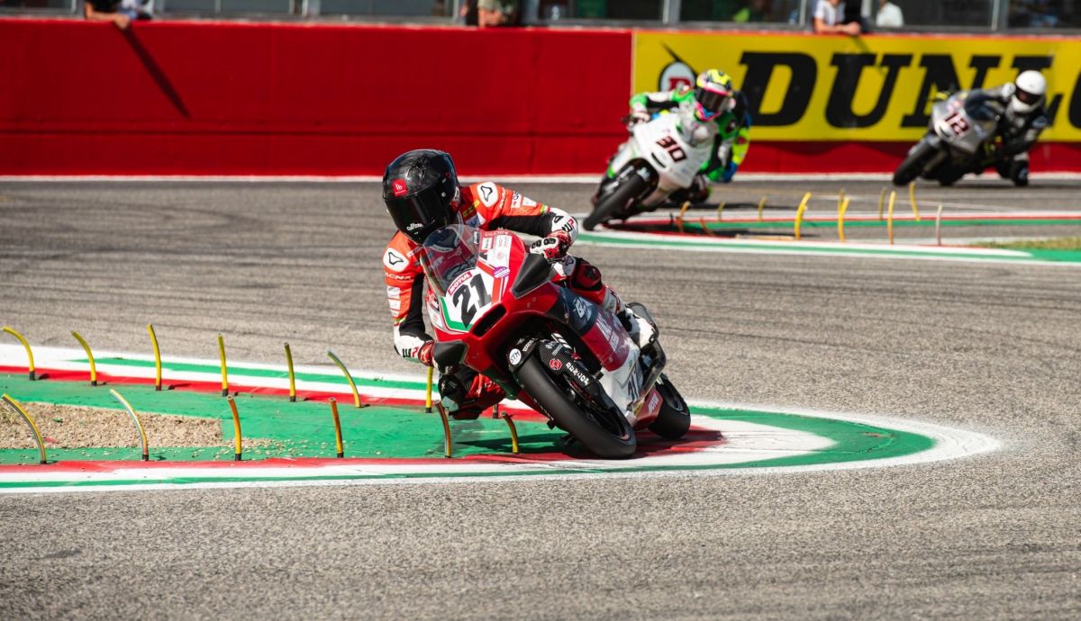 Vicente Perez logró el doblete y es más líder del CIV Moto3