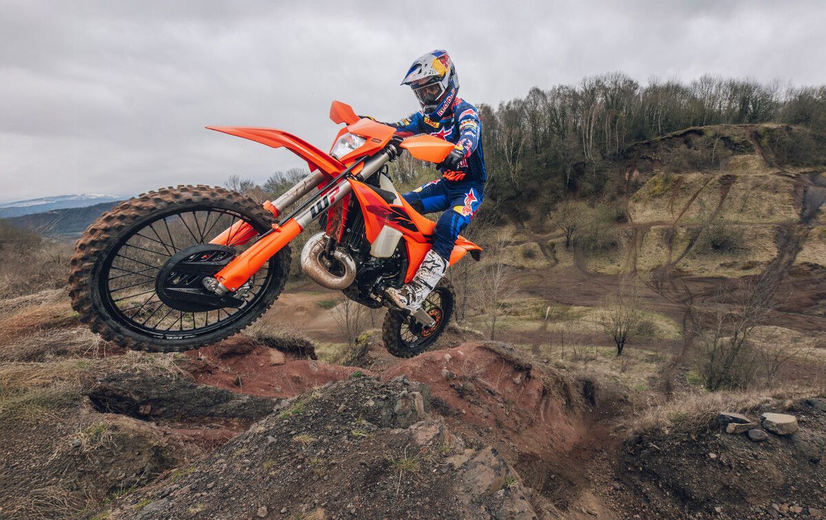 KTM EXC 2027. La gama continúa con su fórmula intacta