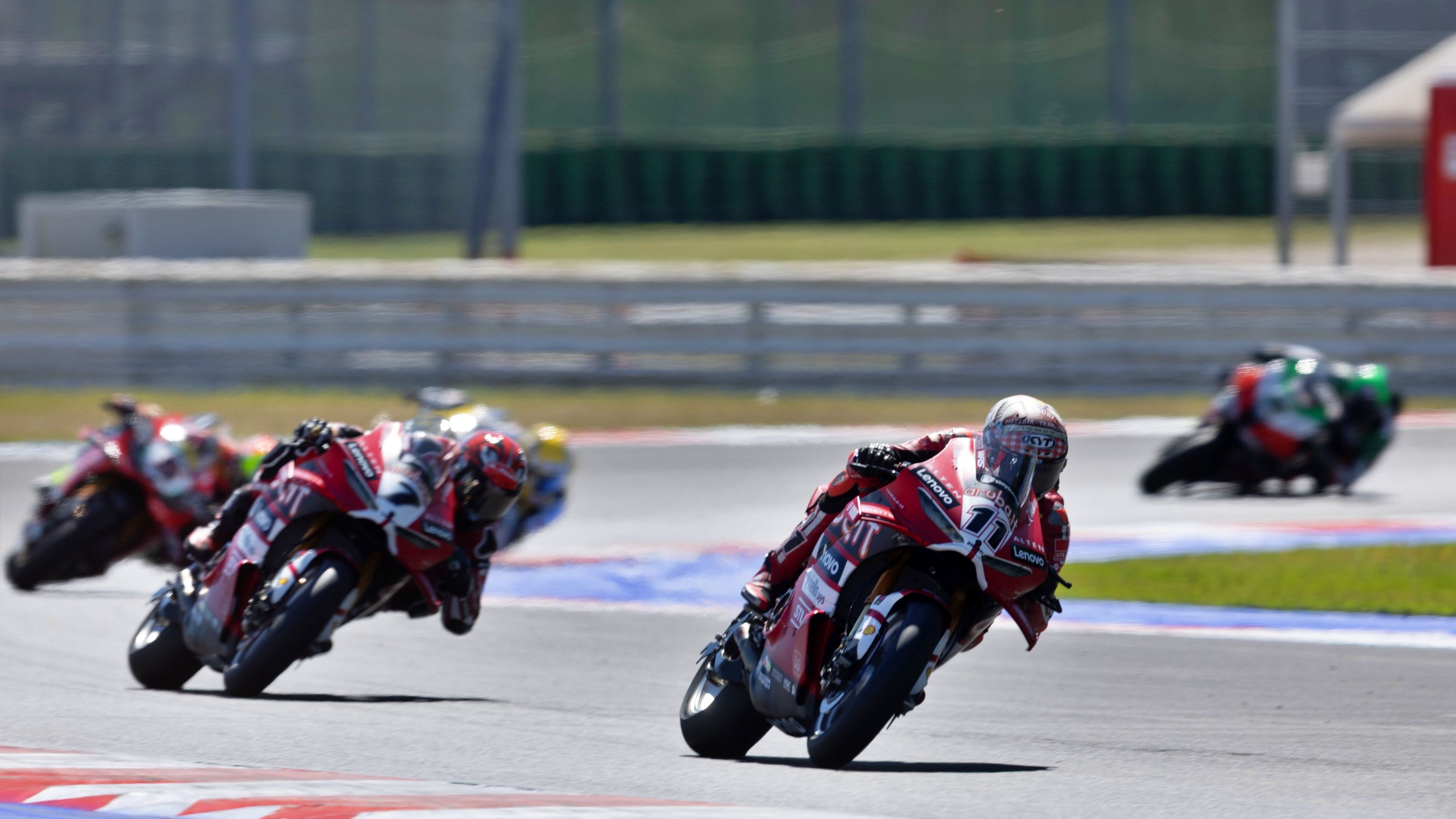 Nicolò Bulega ha vuelto ganar a Iker Lecuona en otro triplete de Ducati en Misano