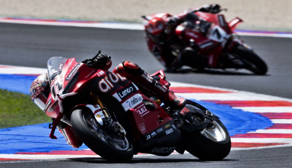 Nicolò Bulega ha vencido ante Iker Lecuona para rubricar el triplete en Misano