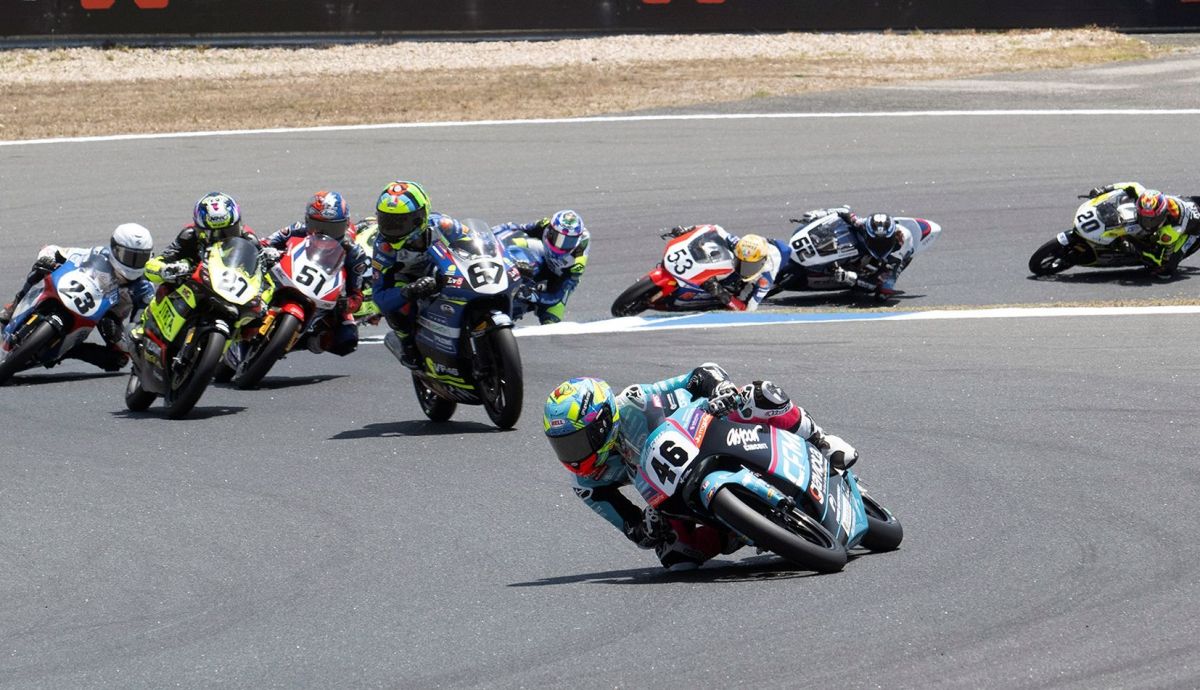 Álvaro Lucas empieza a abrir hueco al comienzo de carrera