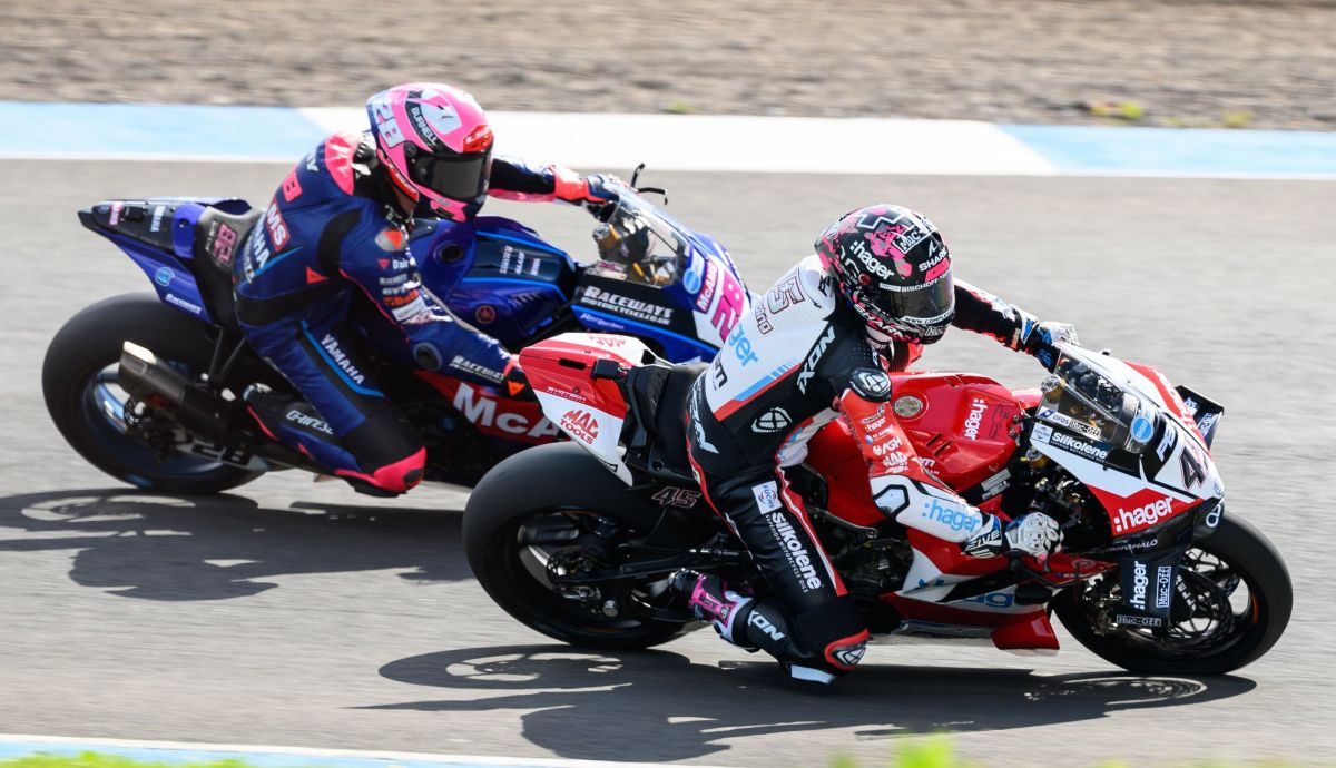 Scott Redding se mete por delante de Bradley Ray