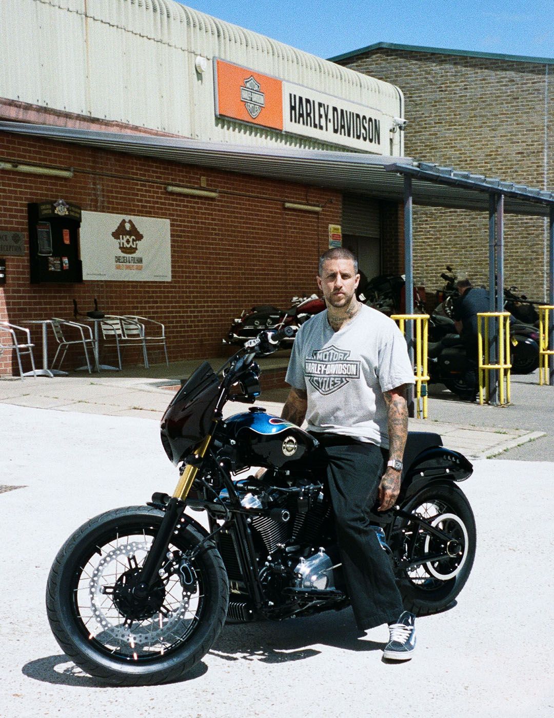 Reino Unido – Miles Langford | Street Bob®