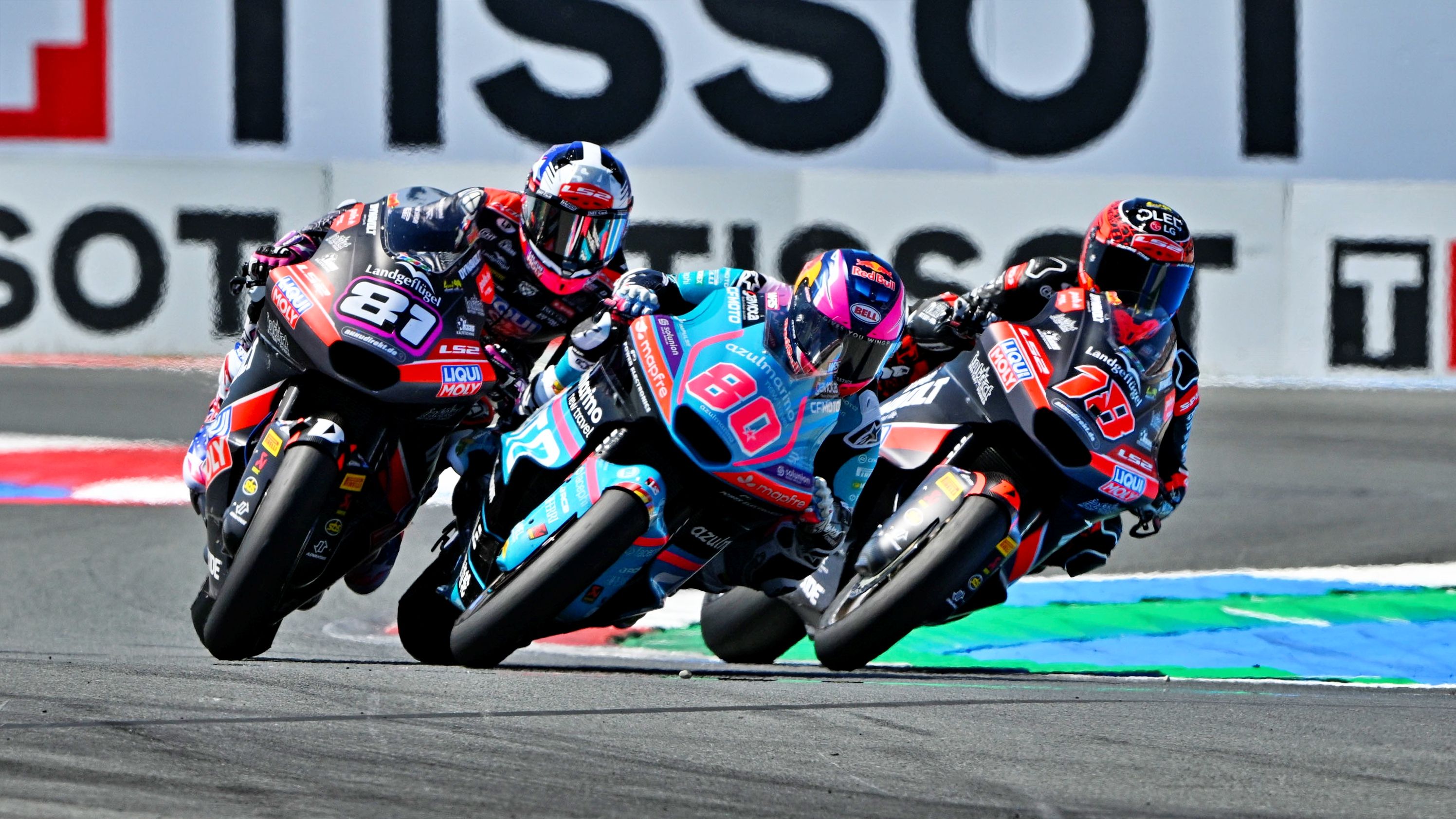 David Alonso se cuela entre Manu González y Senna Agius para llevarse la victoria, Moto2 Assen 2026