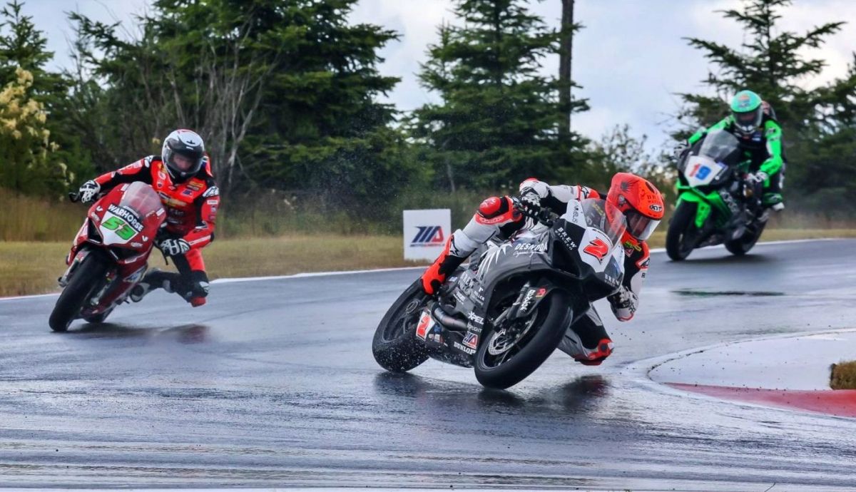 Josh Herrin se impuso ante Darryn Binder y Kayla Yaakov sobre mojado