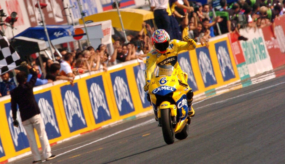 Makoto Tamada gana el GP de Japón 2004 en Motegi