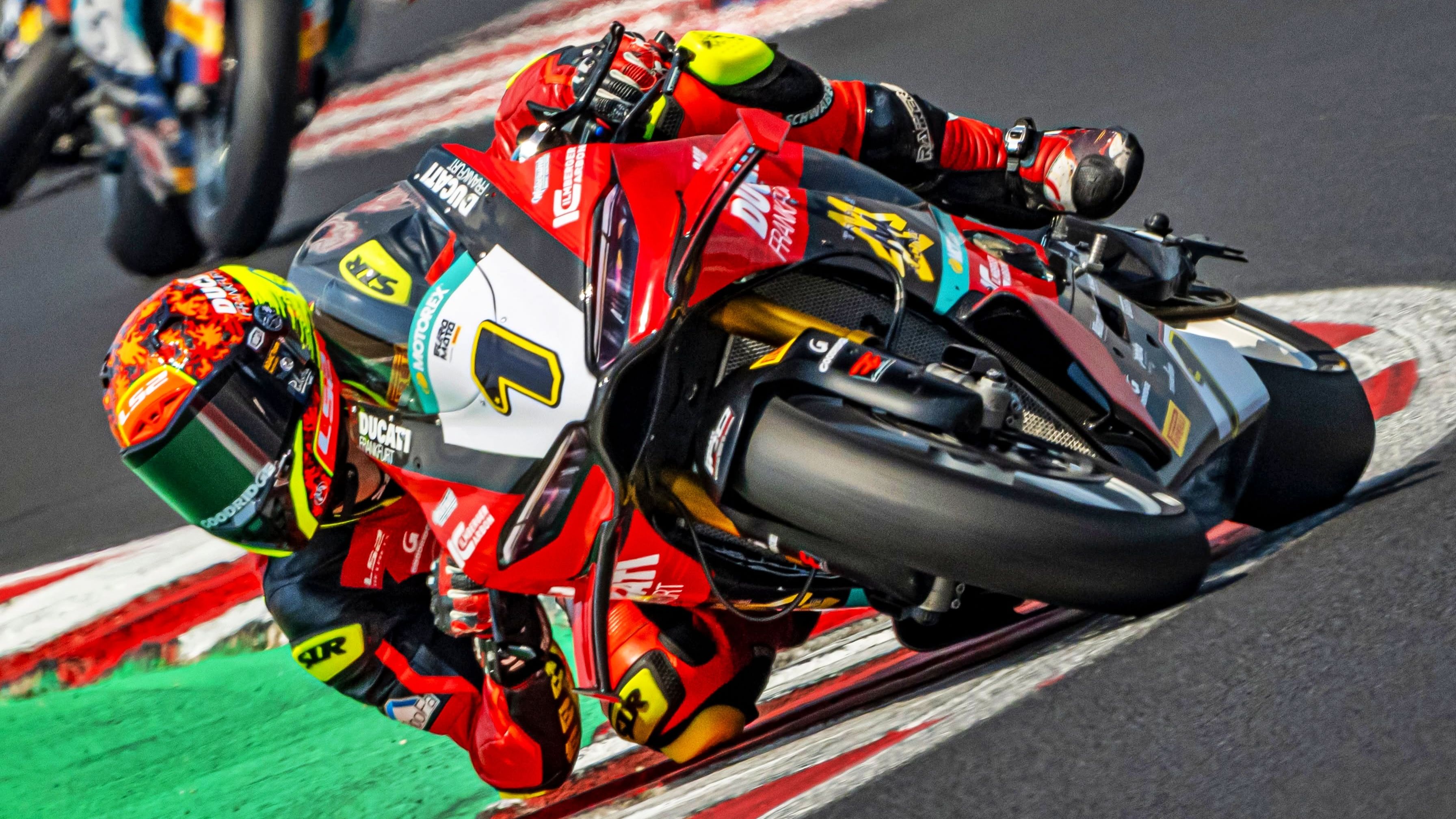 Lukas Tulovic ha arrasado en Most y es mucho más líder del Euro Moto Superbike