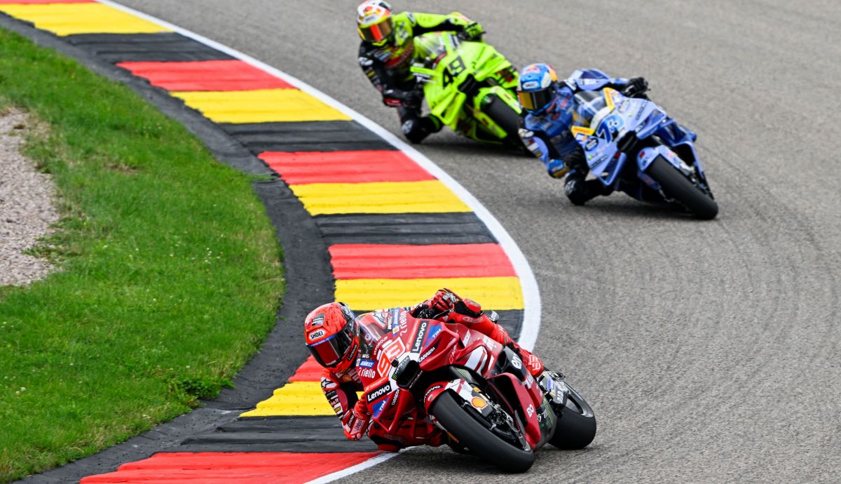Marc Márquez ha ganado el Sprint de Sachsenring ante Álex Márquez y Fabio Di Giannantonio