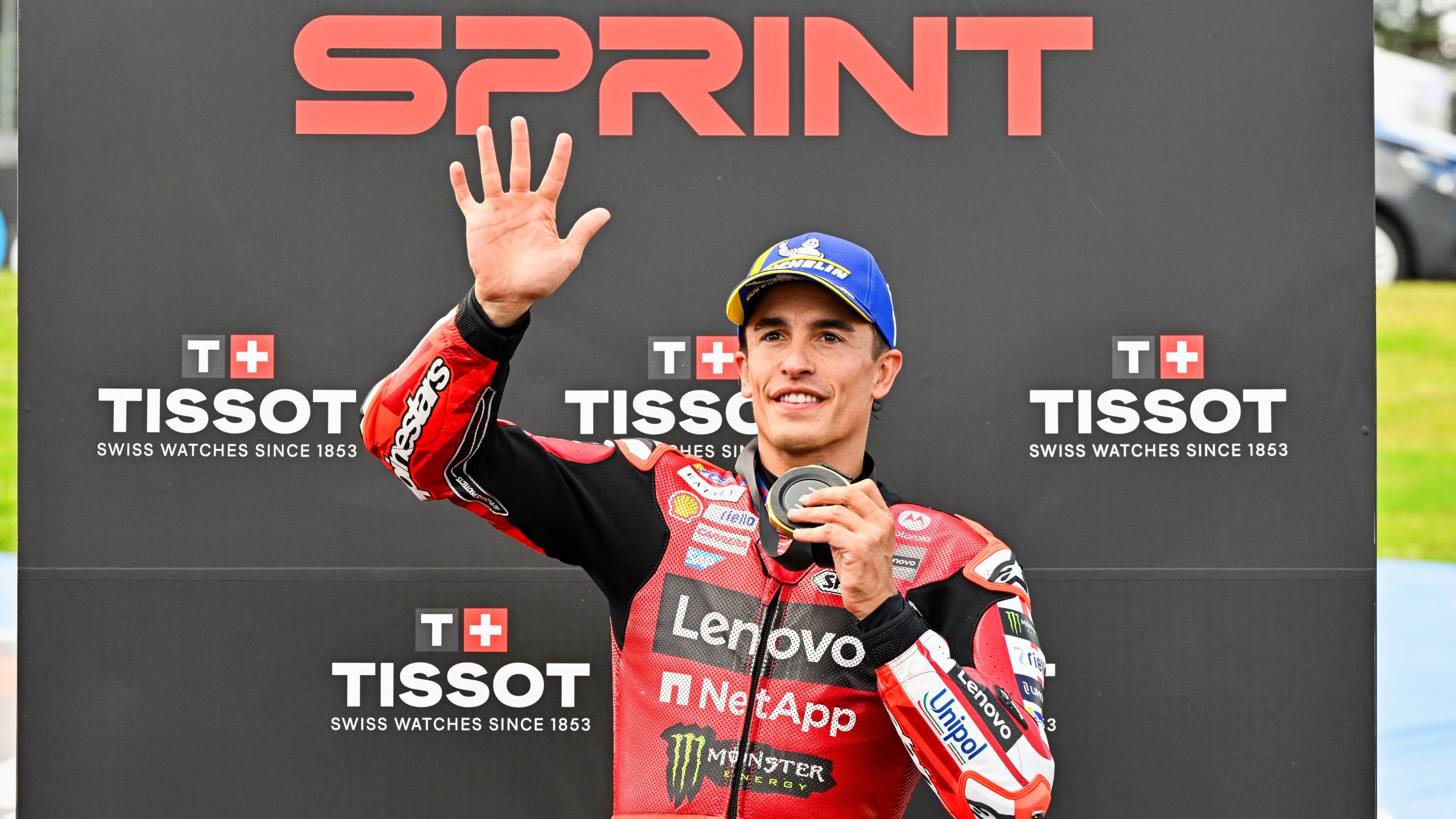 Marc Márquez celebra su victoria en el Sprint de Sachsenring