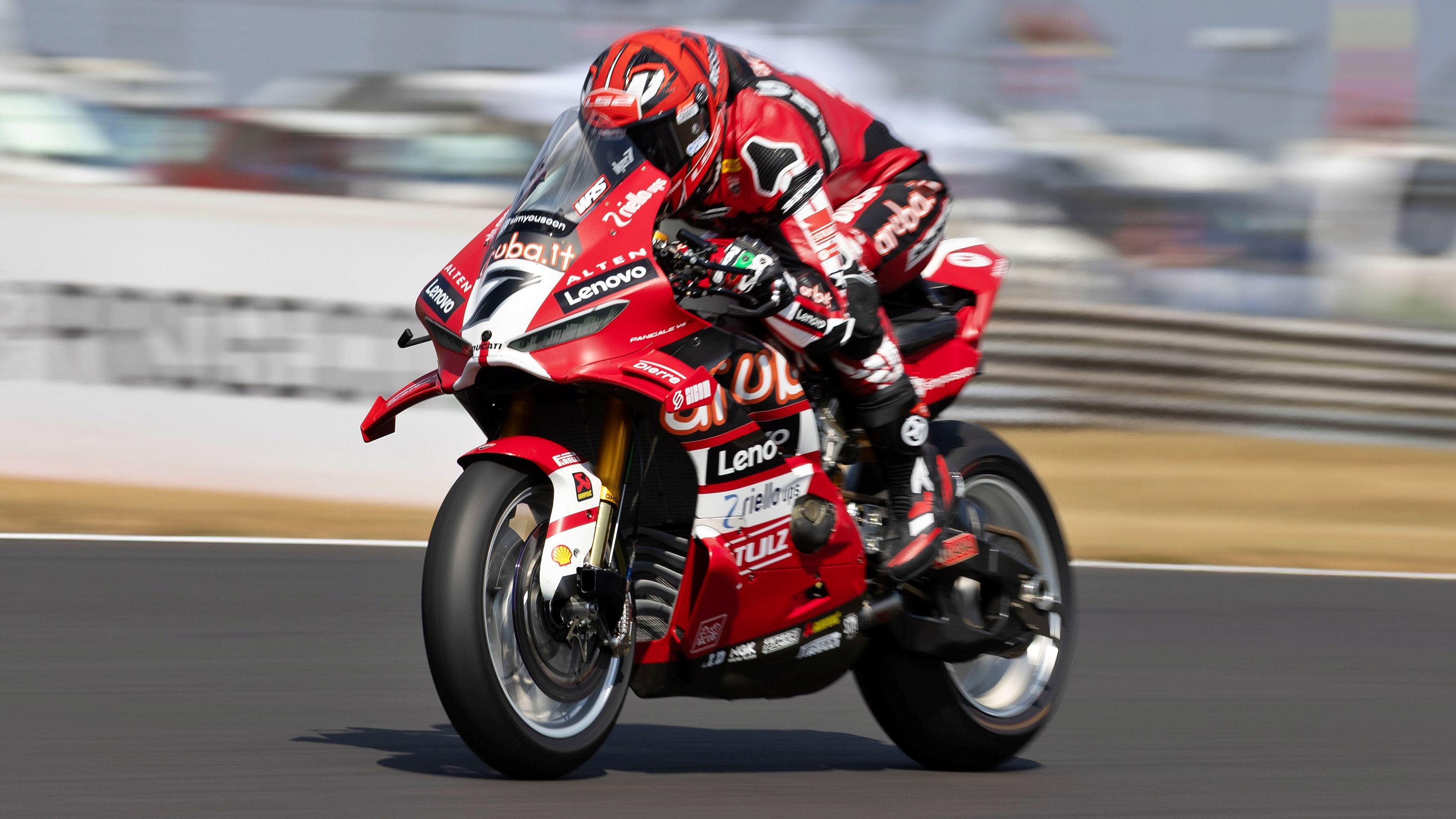 Iker Lecuona ha logrado en Donington su primera victoria en el Mundial de Superbike