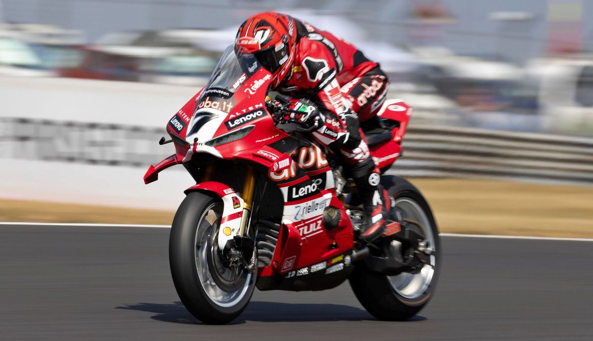Iker Lecuona ha logrado en Donington su primera victoria en el Mundial de Superbike