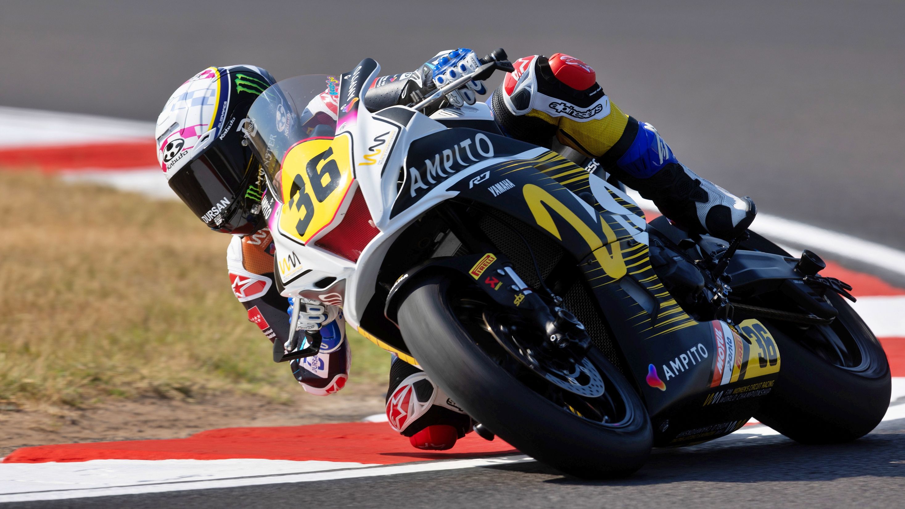Beatriz Neila ha ganado en Donington para posponer el desenlace del WCR 2026