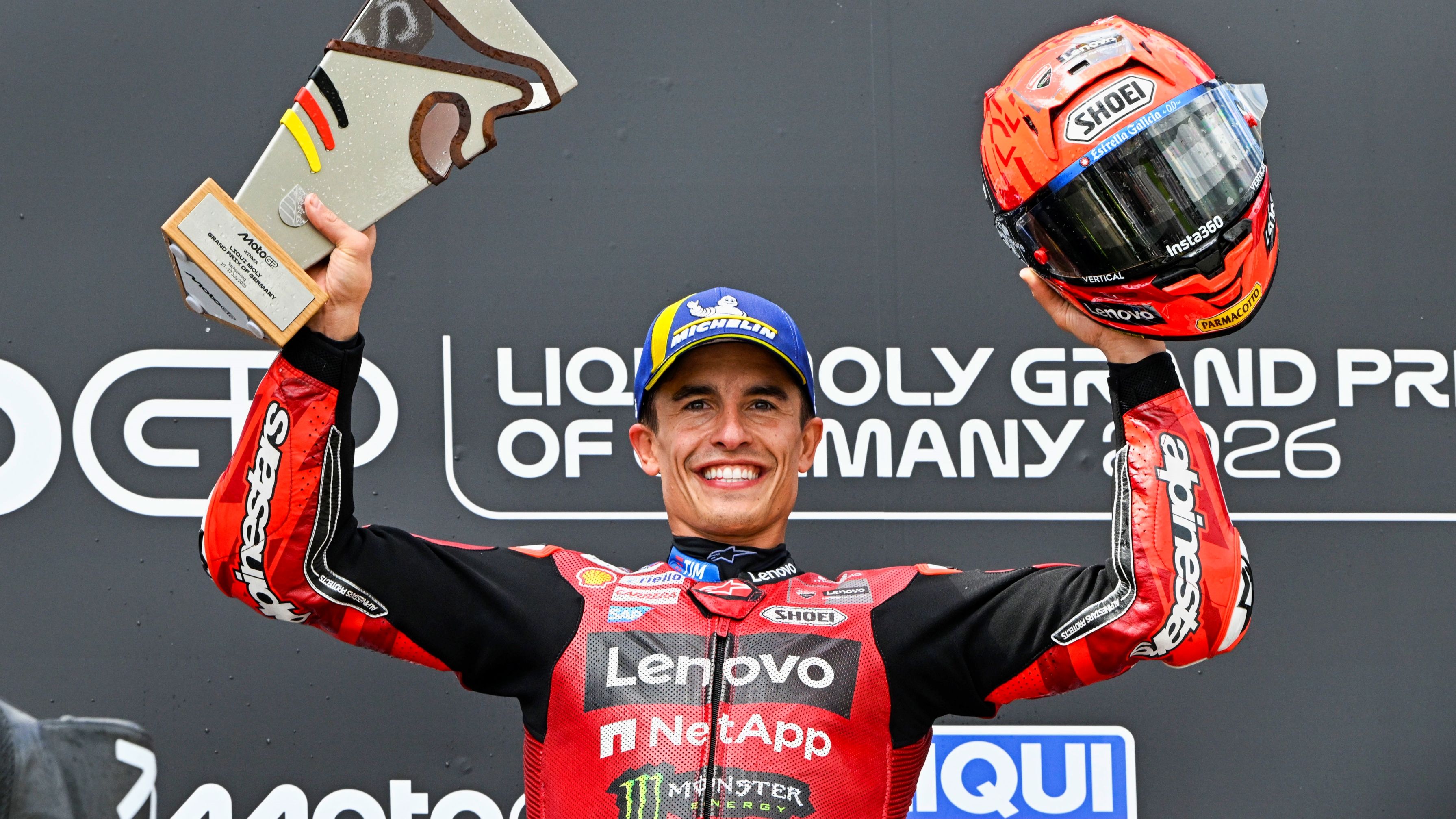 Marc Márquez festeja su victoria en Sachsenring