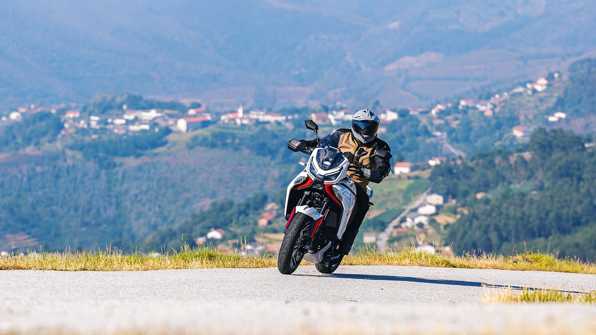 Moto Morini X Cape 1200 2026 Accion (1)