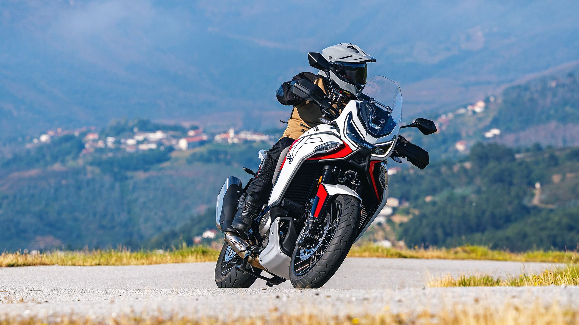Moto Morini X Cape 1200 2026 Accion (7)