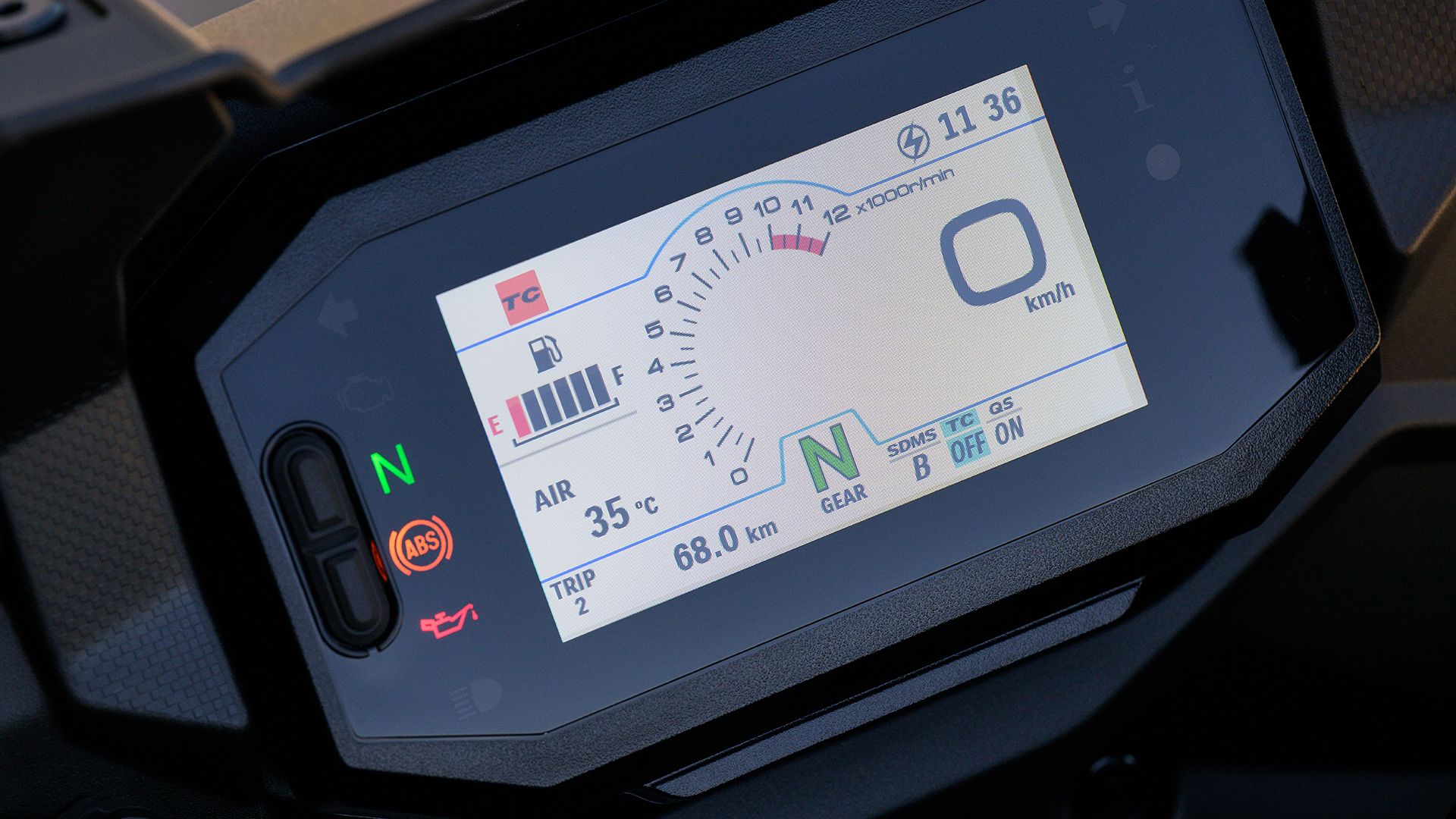 Suzuki SV7 GX 2026 Detalles (6)