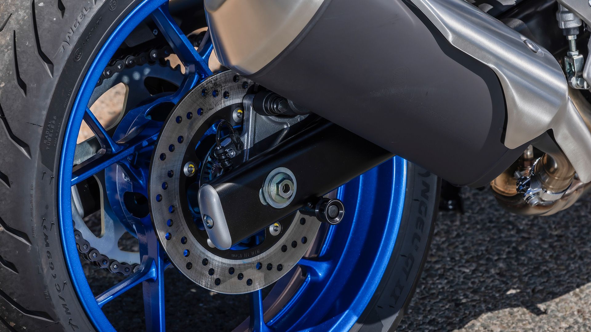 Suzuki SV7 GX 2026 Detalles (40)