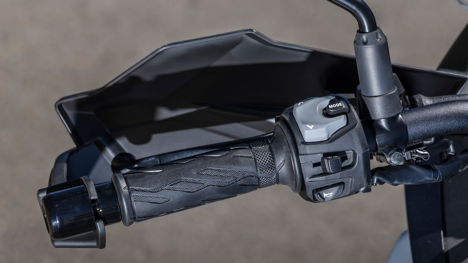 Suzuki SV7 GX 2026 Detalles (42)