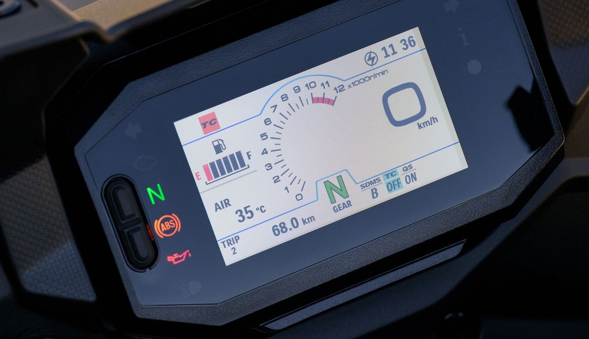 Suzuki SV7 GX 2026 Detalles (6)