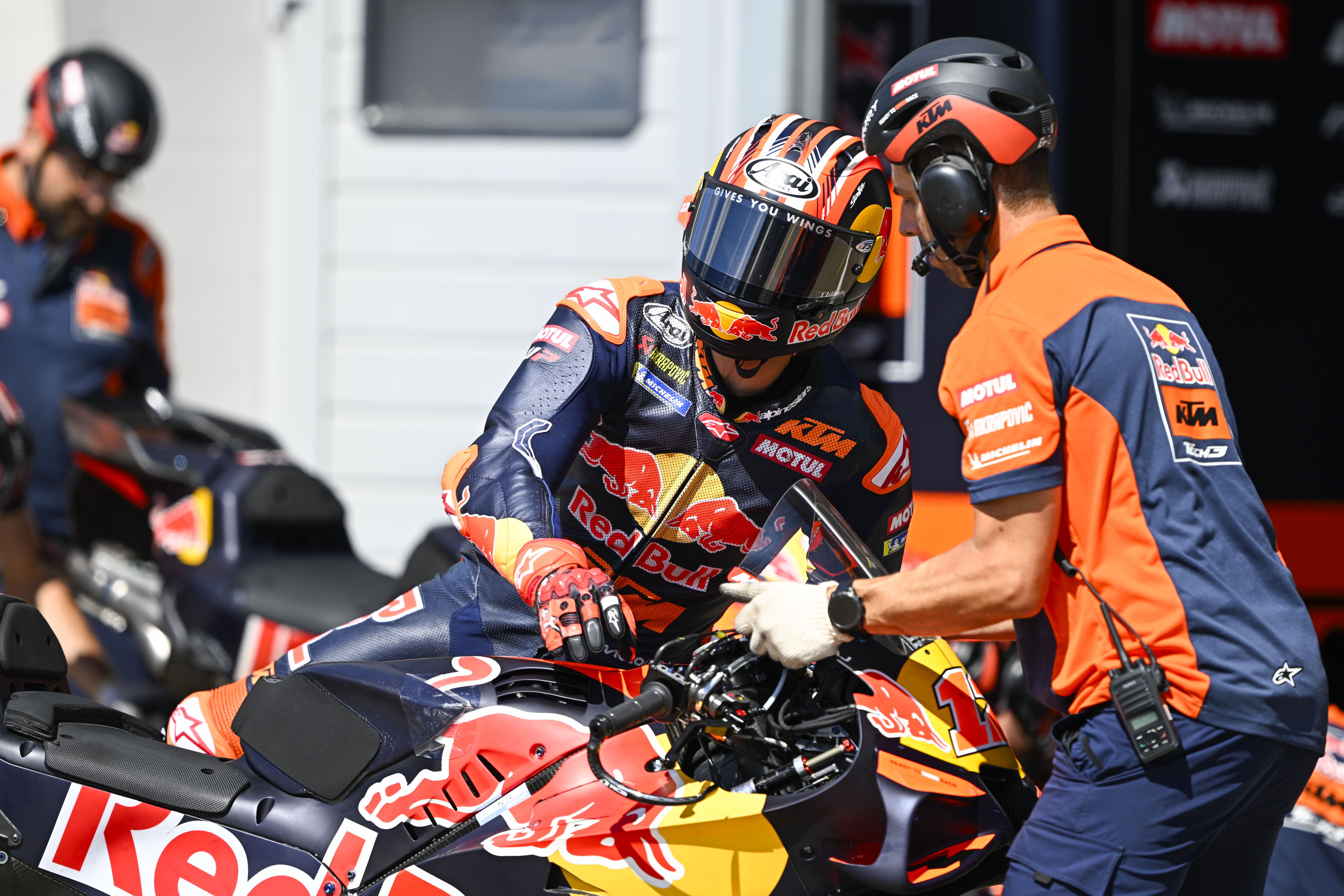 Borja González: "Las declaraciones de Maverick Viñales han roto por completo la relación con KTM"