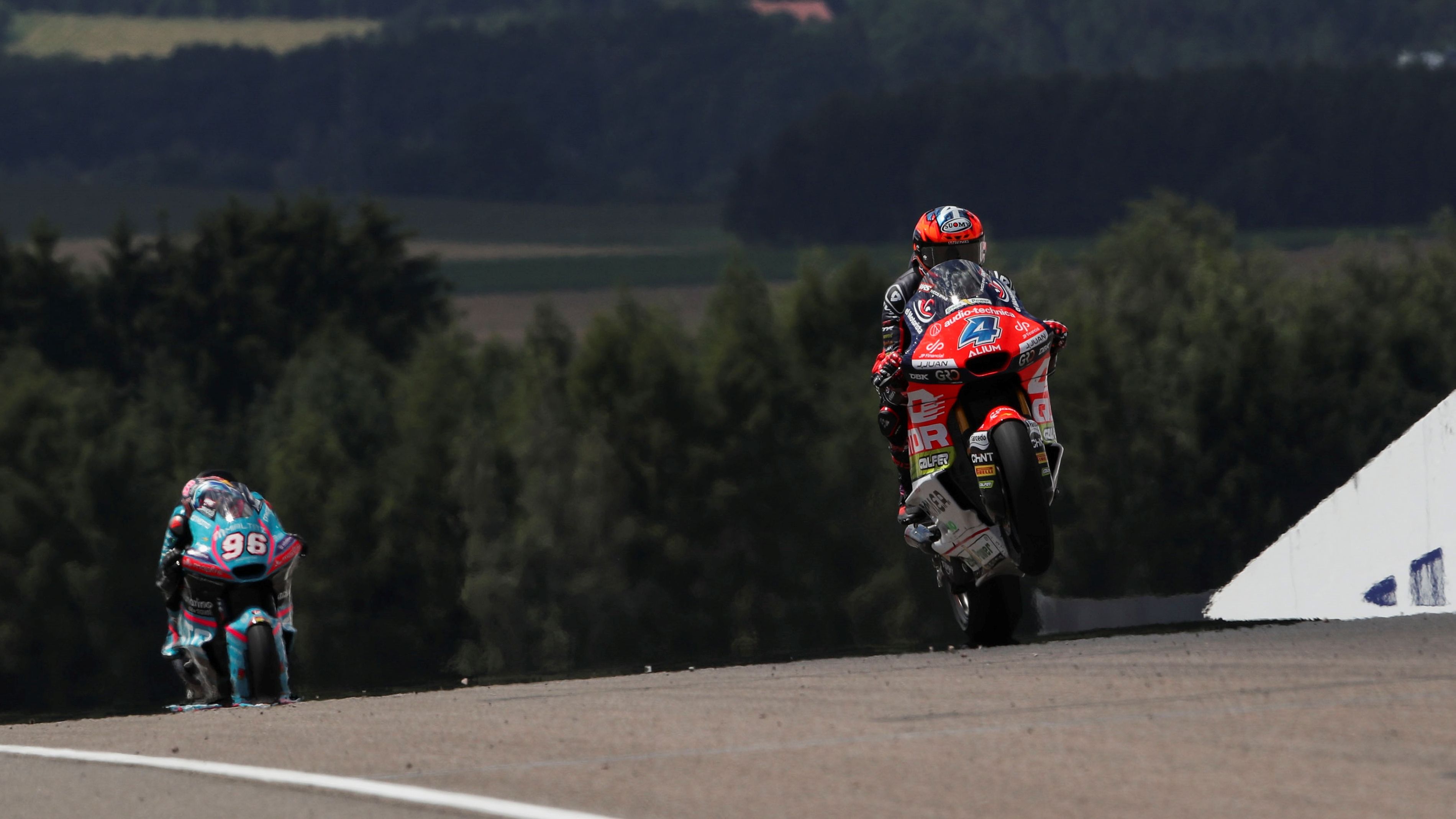 Iván Ortolá gana en presencia de Dani Holgado, Moto2 Sachsenring 2026