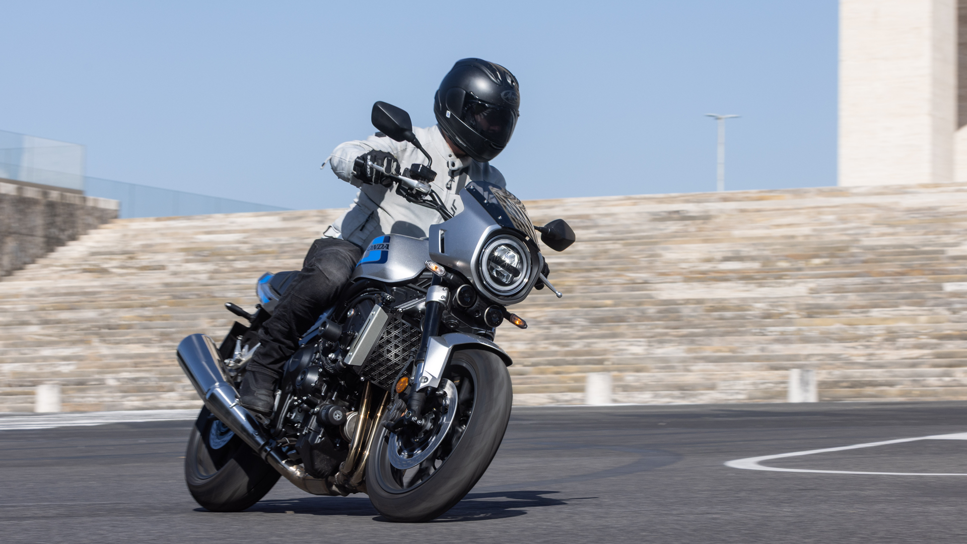 Honda CB1000F 2026 Accion (8)