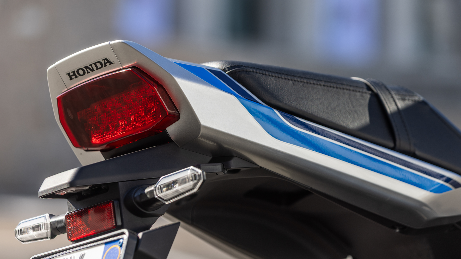 Honda CB1000F 2026 Detalles (11)