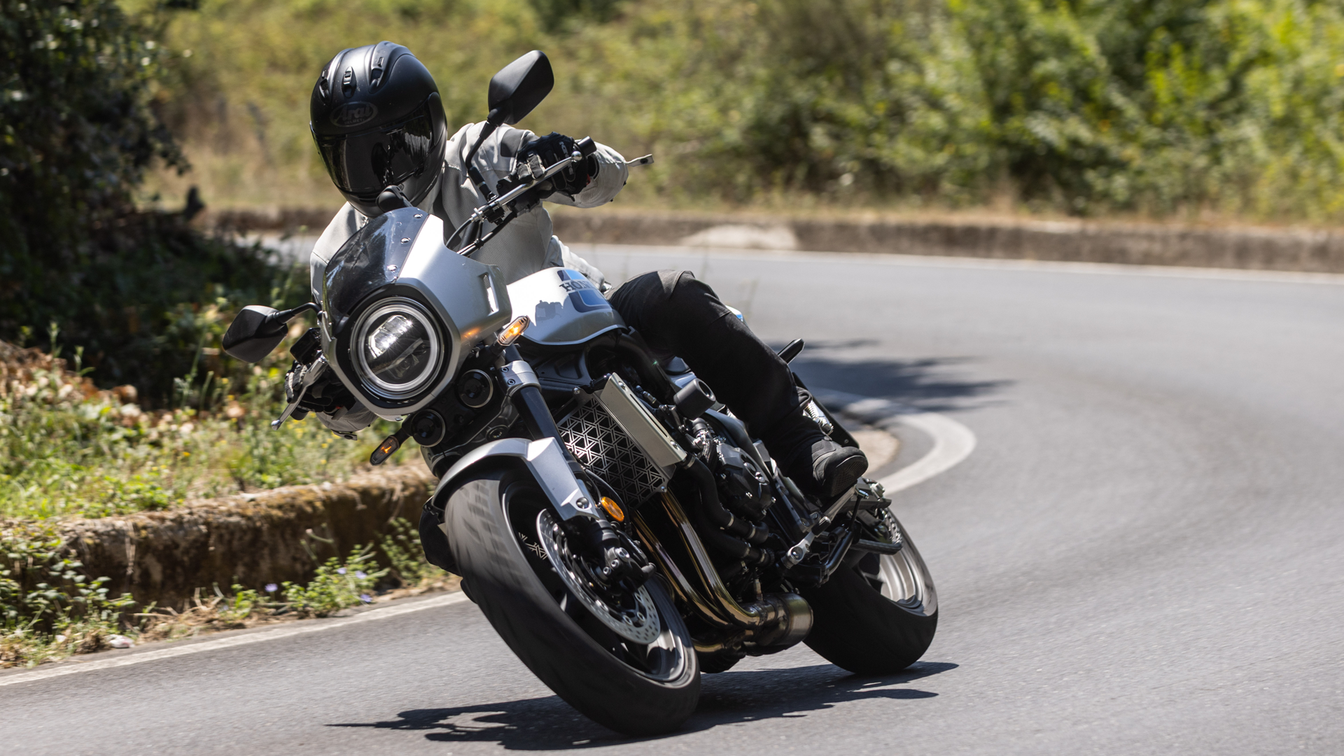 Honda CB1000F 2026 Accion (1)