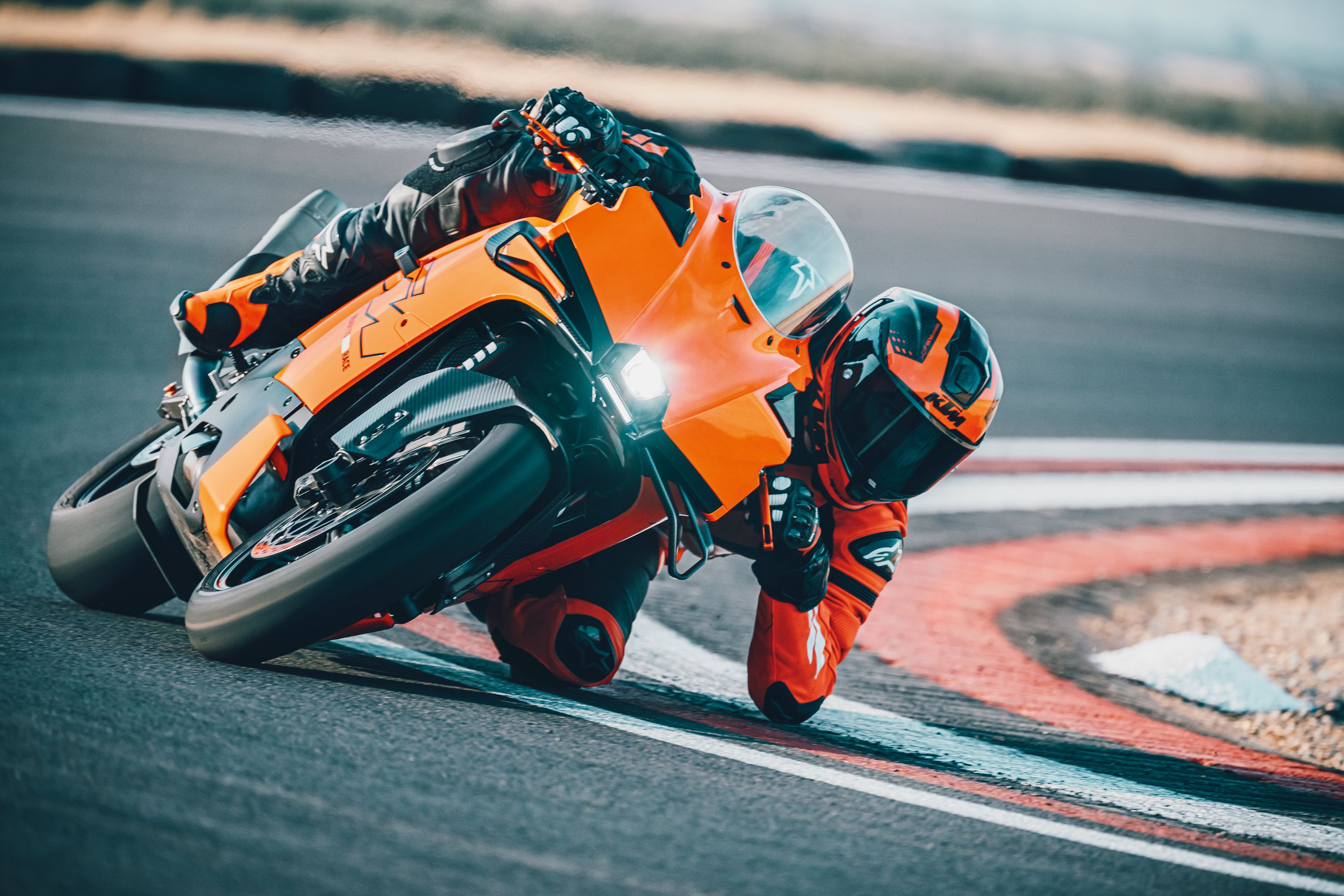 RIDE KTM amplía sus experiencias en moto: rutas, formación, circuito y alquiler por todo el mundo