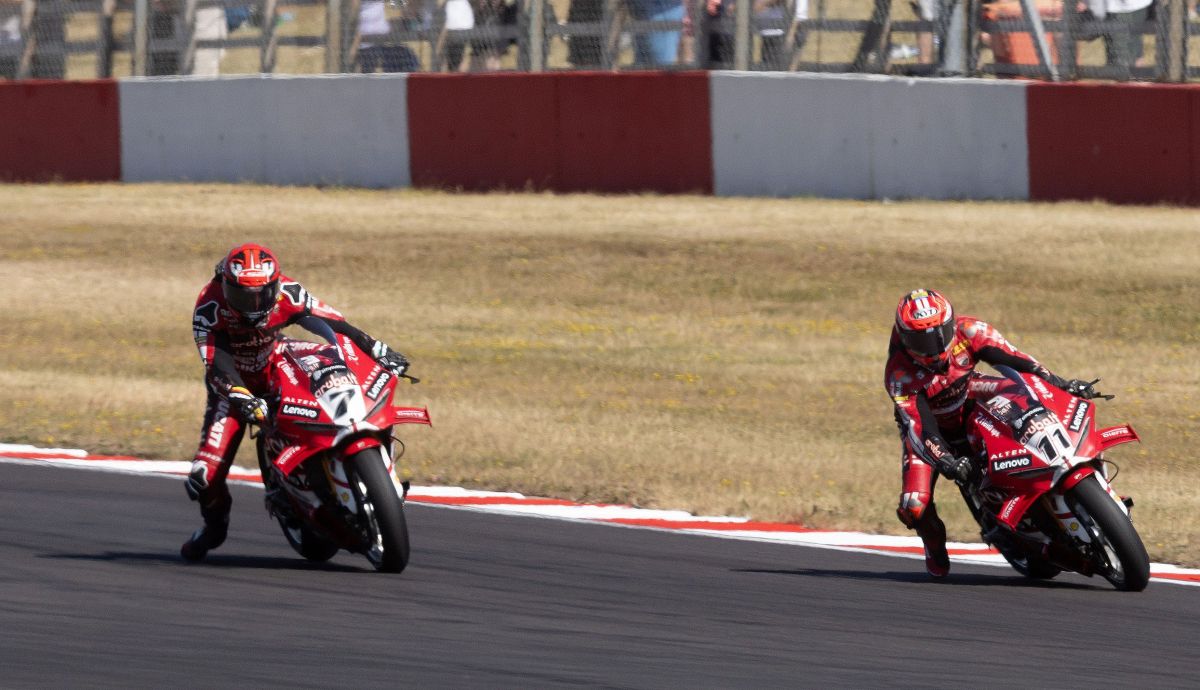 Iker Lecuona es el único que ha podido batir a Nicolò Bulega este año
