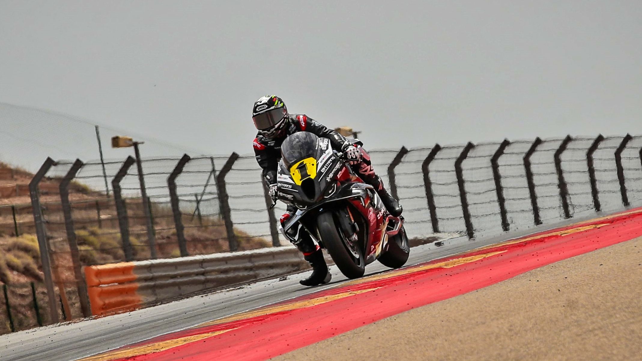 Steven Odendaal sale de Motorland lider del ESBK Superbike 2026 tras un doblete de victorias (Foto: Lucía Benaisa)