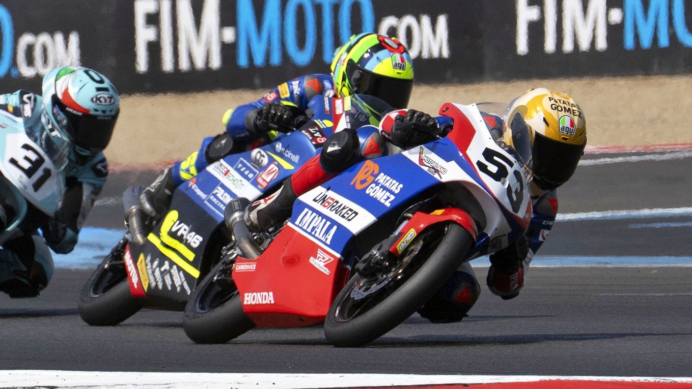 Víctor Cubeles y Lorenzo Pritelli han ganado las carreras de la Moto4 European Cup en Magny Cours