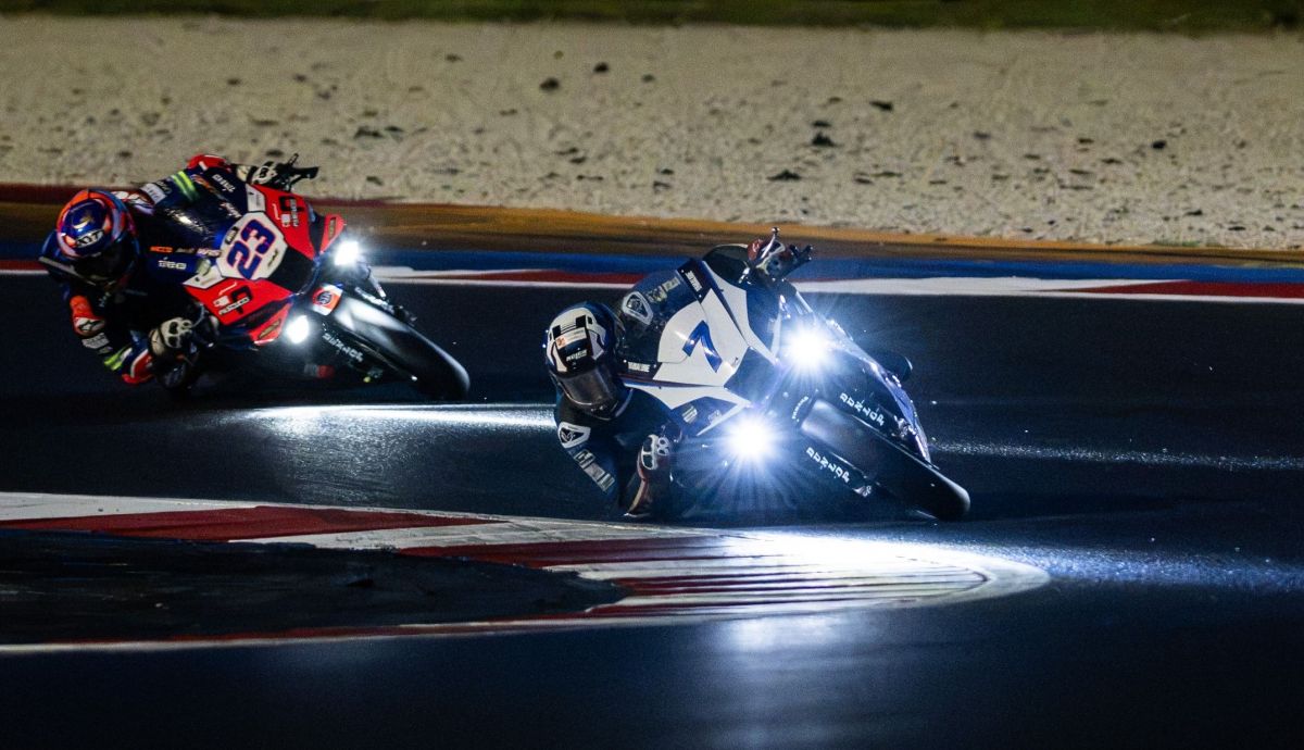 Filippo Farioli se impuso a Niccolò Antonelli en la Racing Night de Supersport