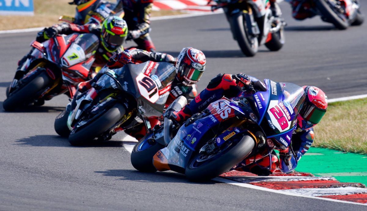 Bradley Ray se impuso el sábado con Leon Haslam y Kyle Ryde en el podio