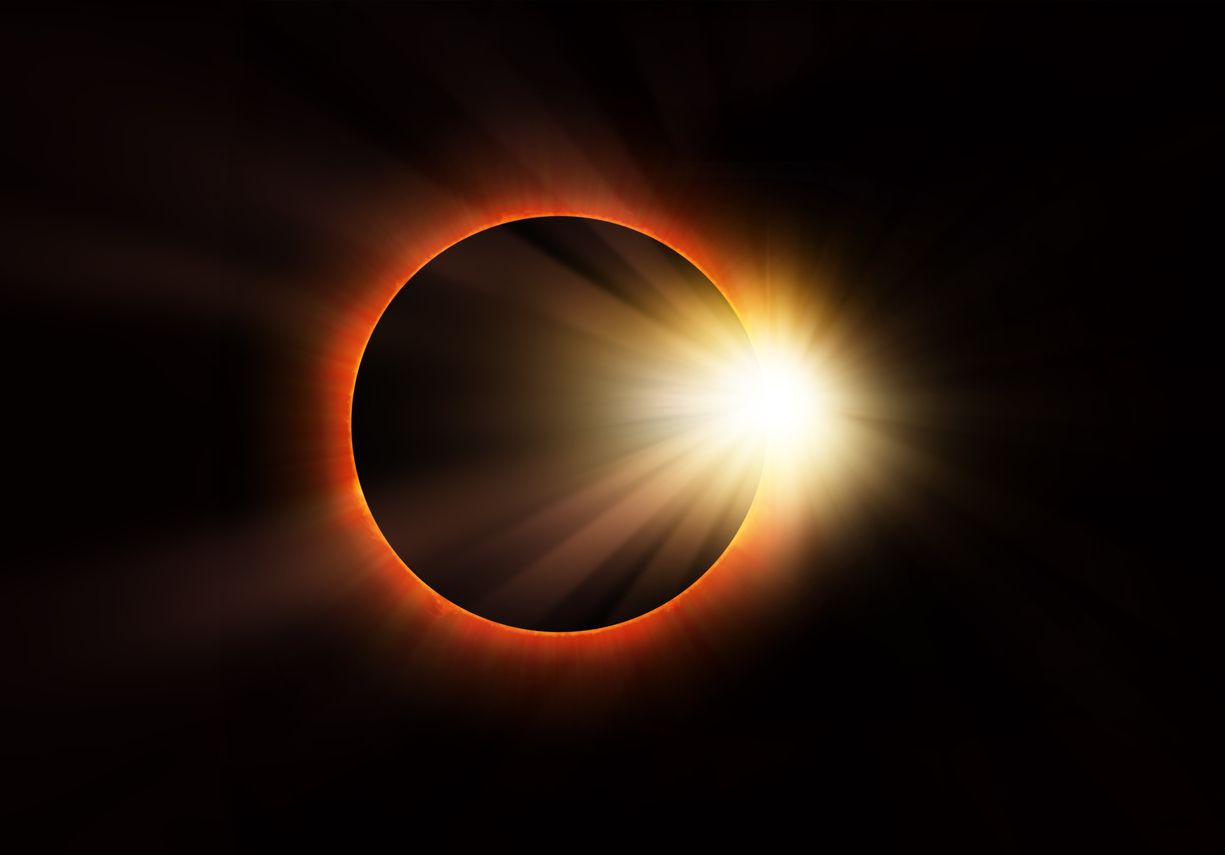 Por este motivo podrías ser multado durante el eclipse solar en España (Foto: iStock)