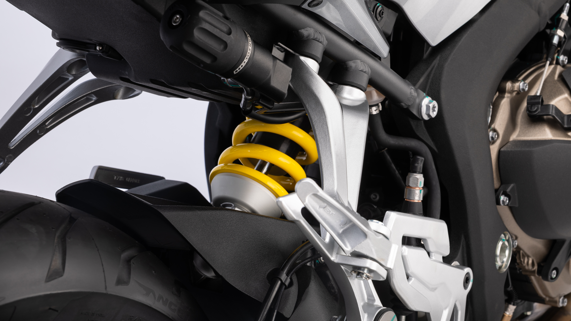 QJMotor SRK 800 206 Detalles (11)
