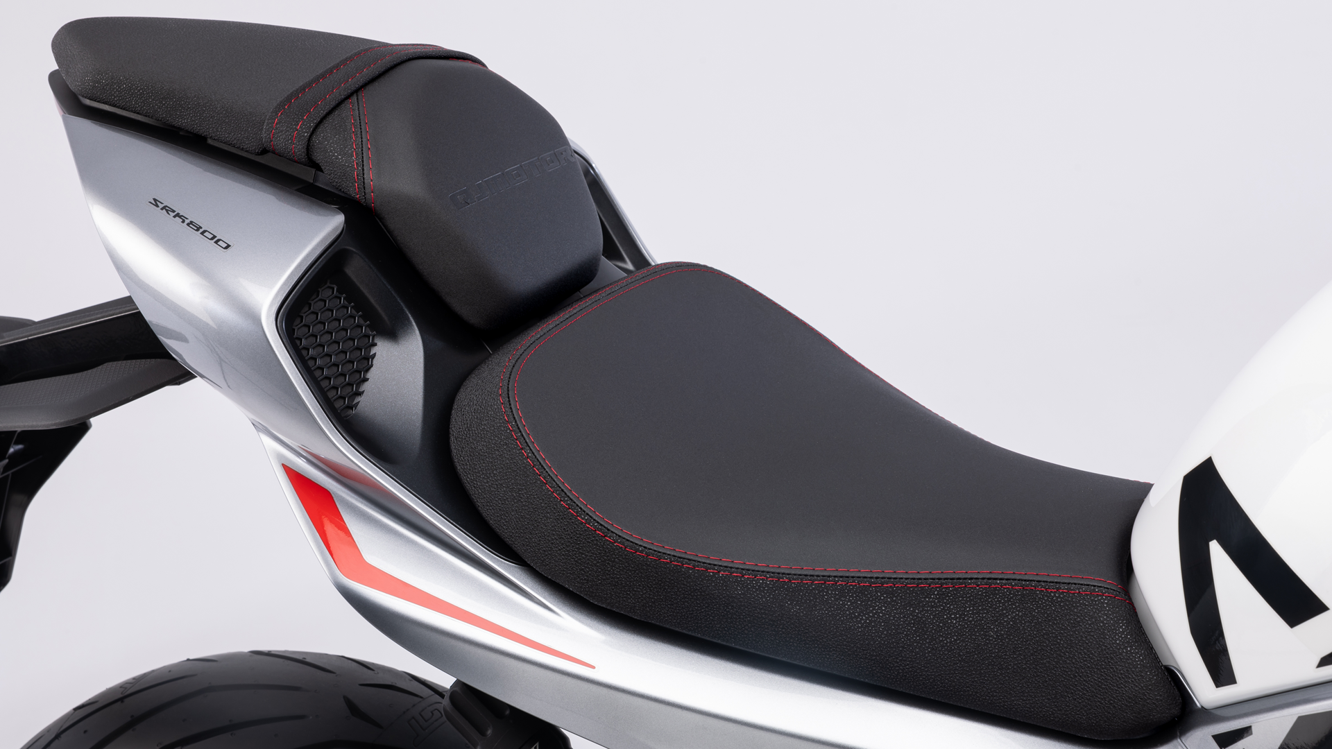 QJMotor SRK 800 206 Detalles (12)