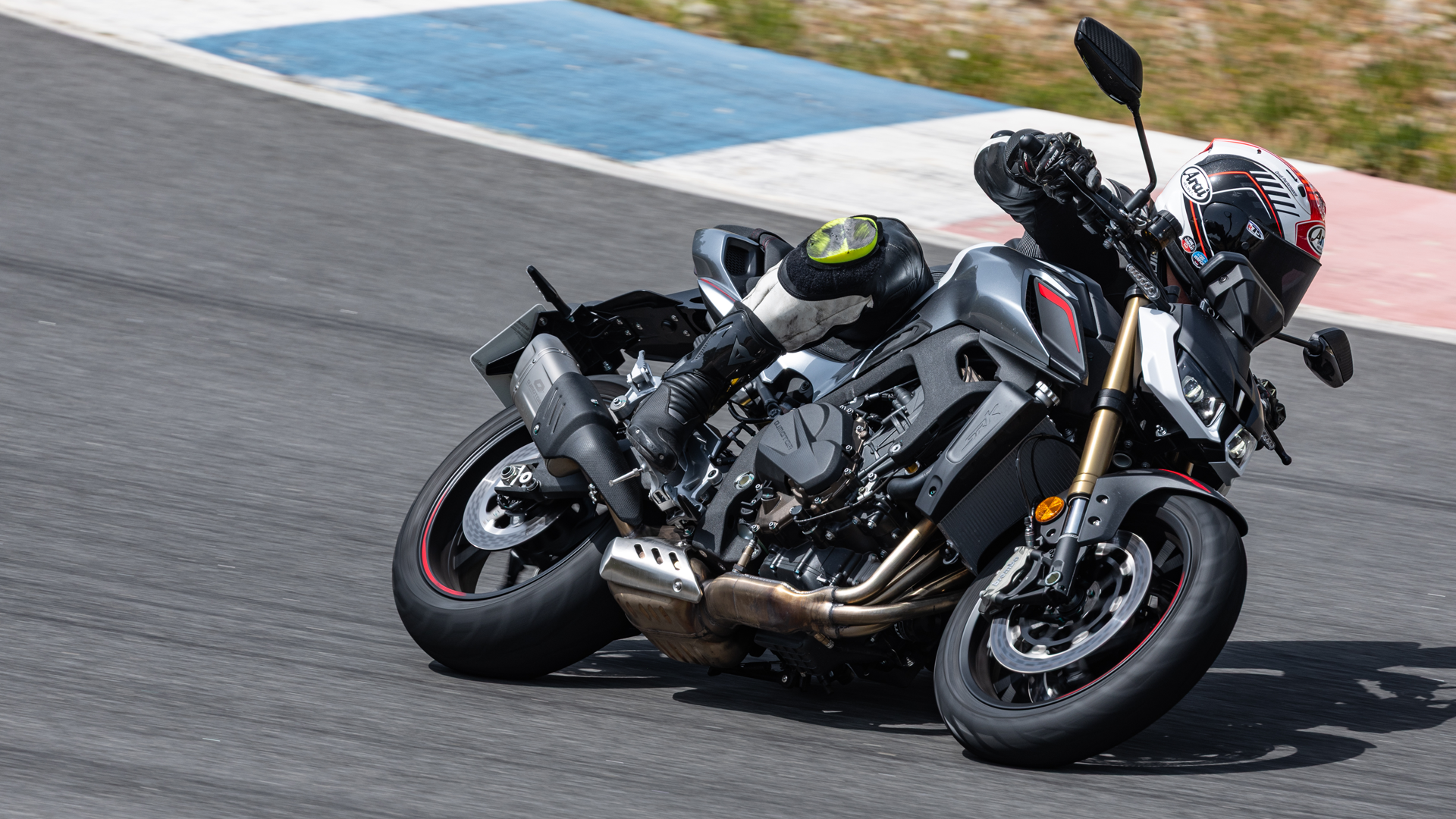 QJMotor SRK800 2026 Accion (9)