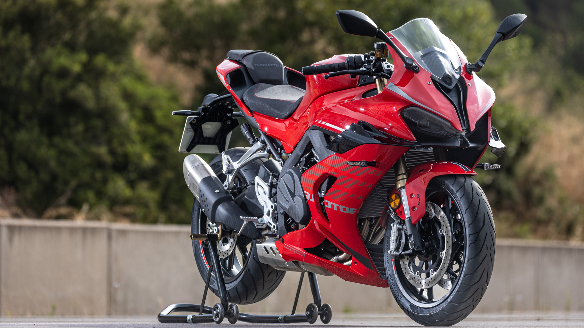 QJMotor SRK 800 206 RR Estatica (5)