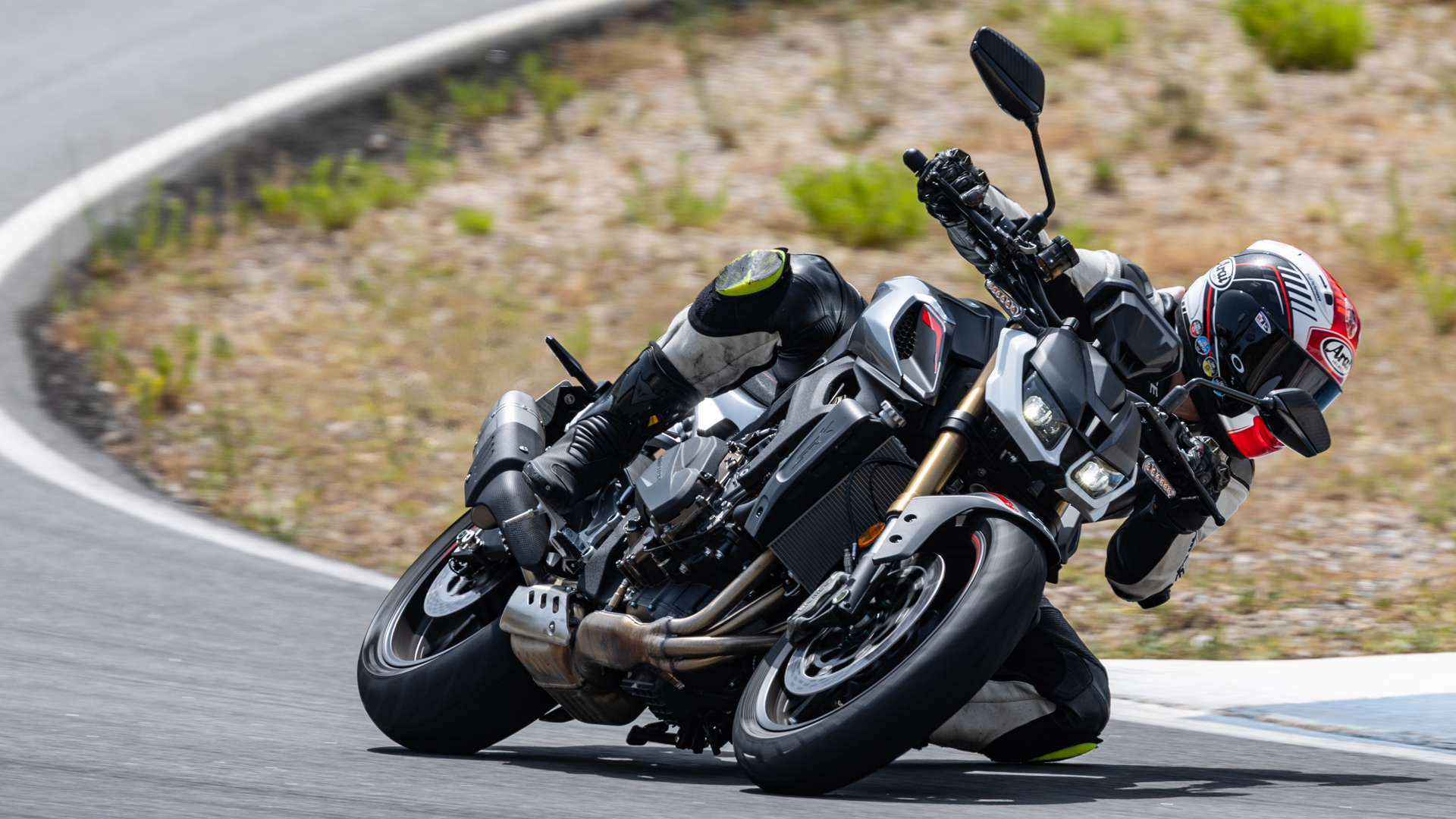 QJMotor SRK800 2026 Accion (5)